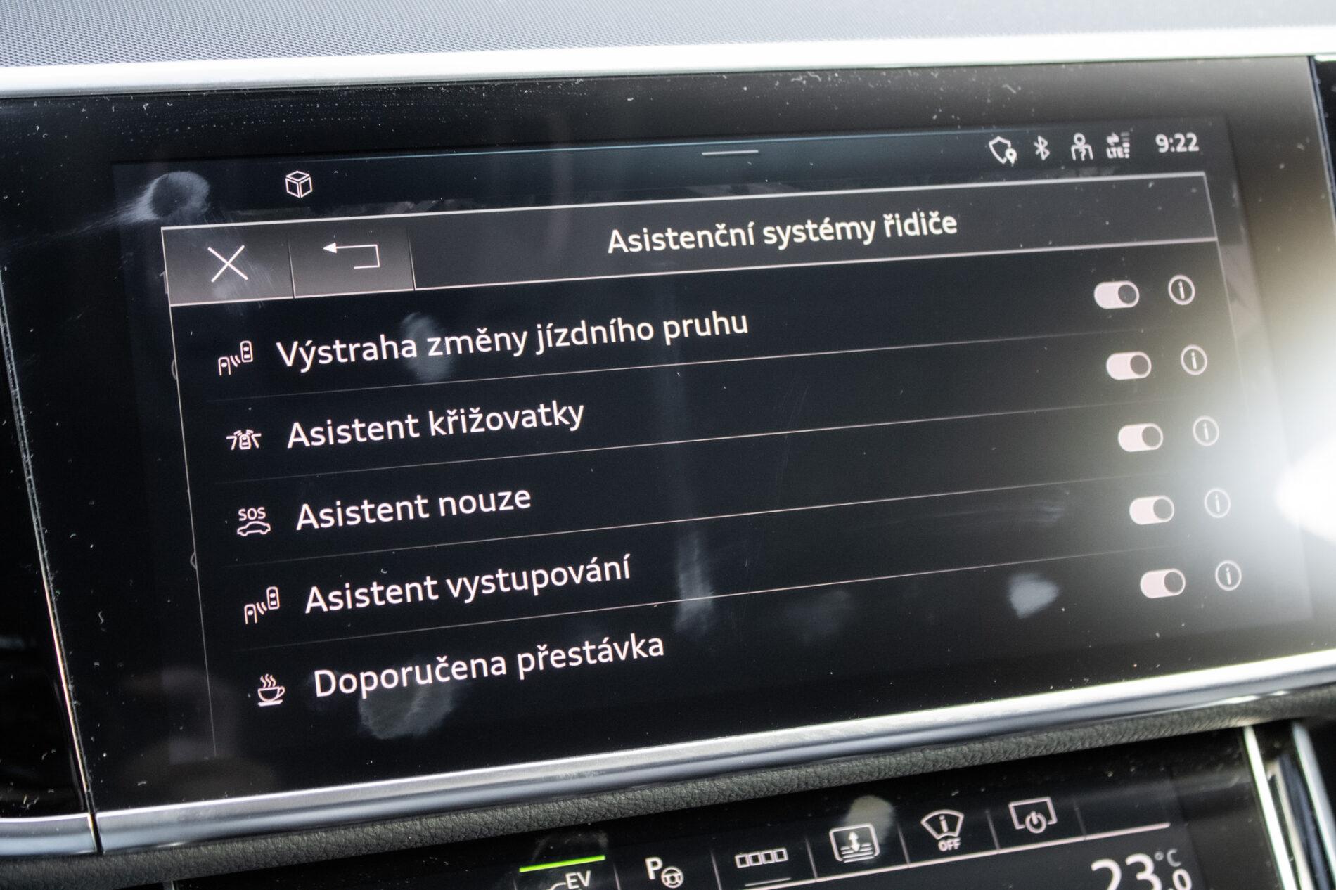 2023 AUDI A8, čierna sedan, 45 533 km