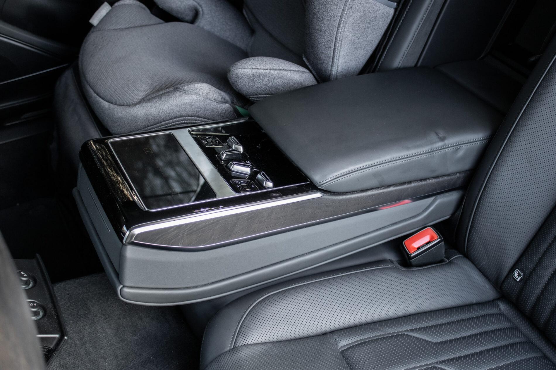 2023 AUDI A8, čierna sedan, 45 533 km