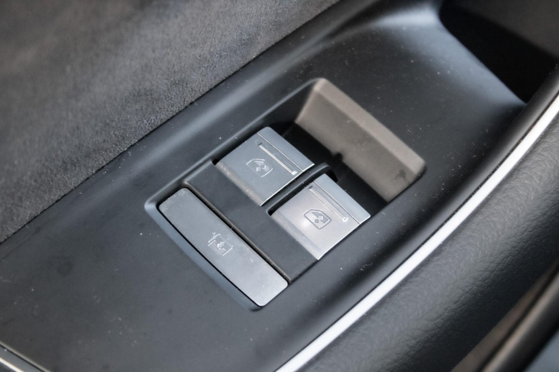 2023 AUDI A8, čierna sedan, 45 533 km