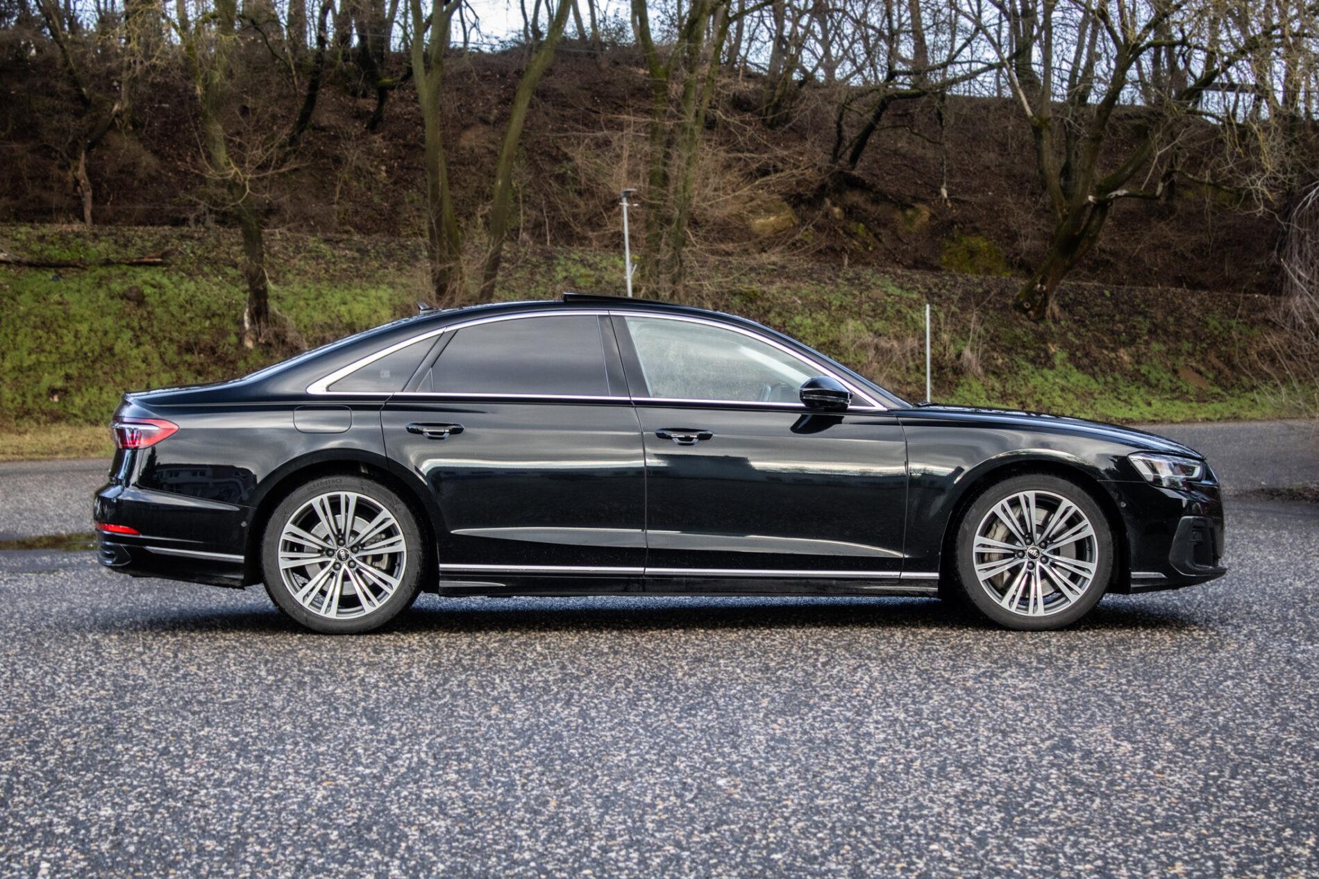 2023 AUDI A8, čierna sedan, 45 533 km