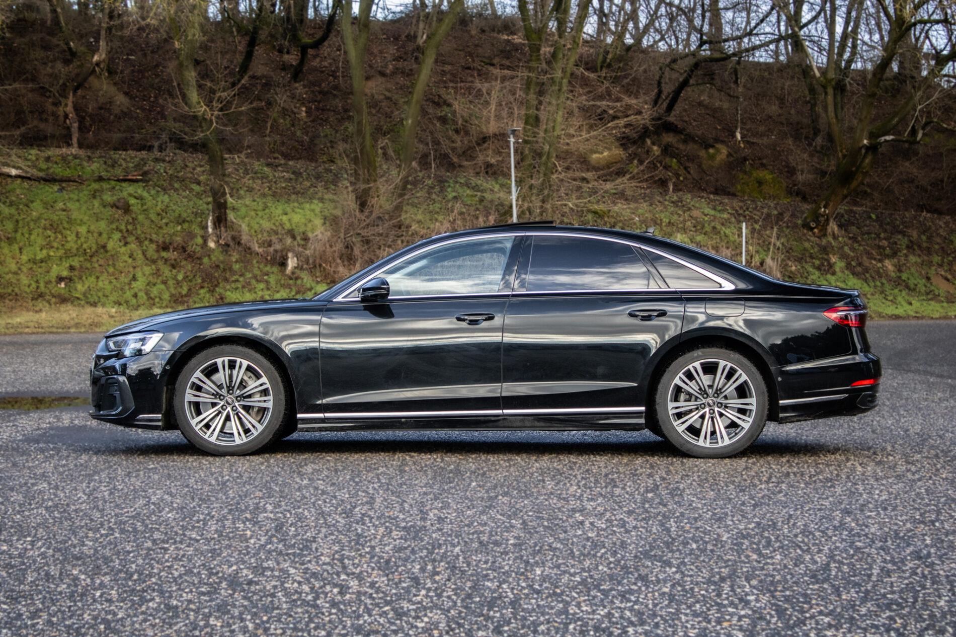 2023 AUDI A8, čierna sedan, 45 533 km