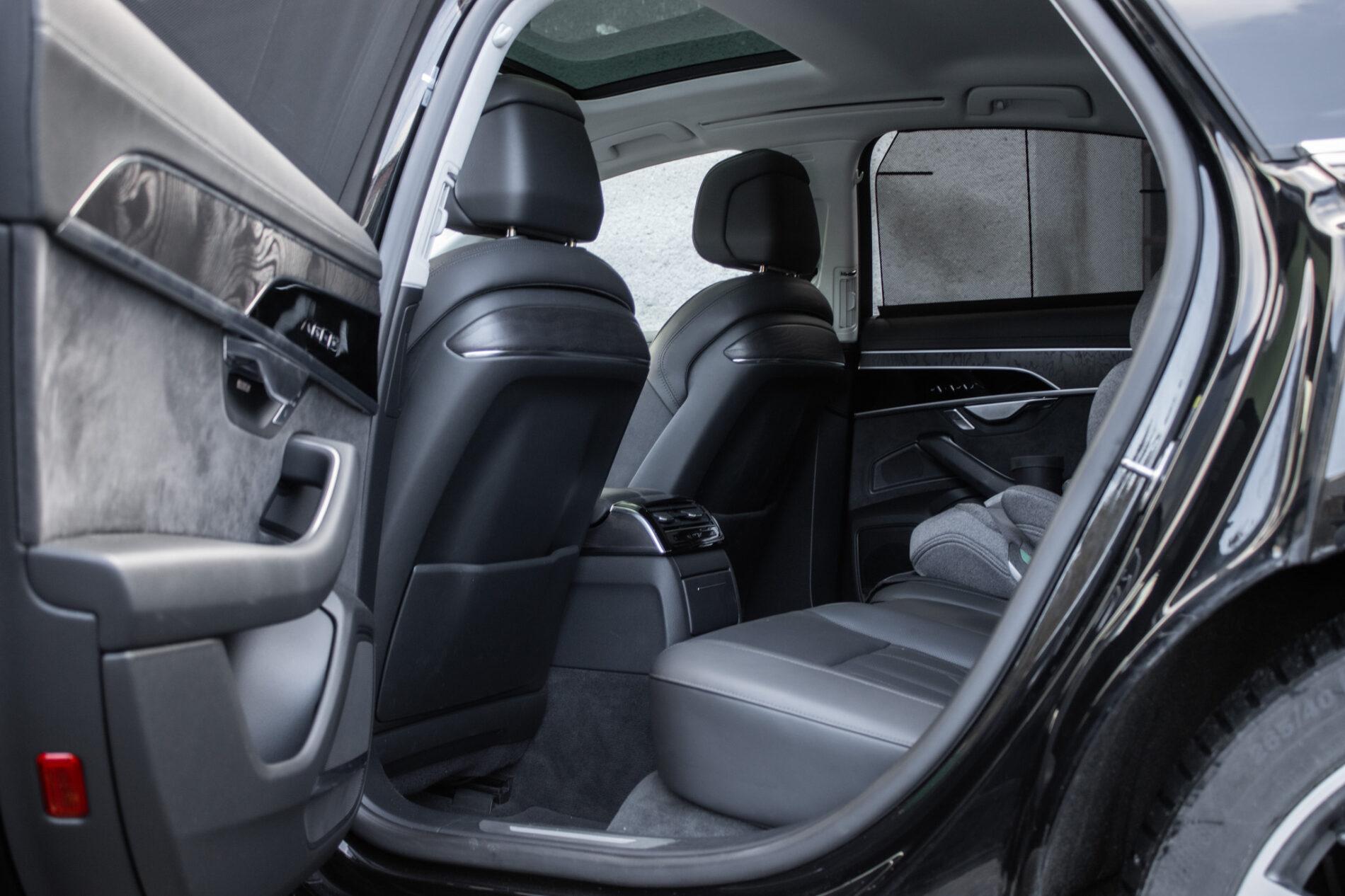 2023 AUDI A8, čierna sedan, 45 533 km
