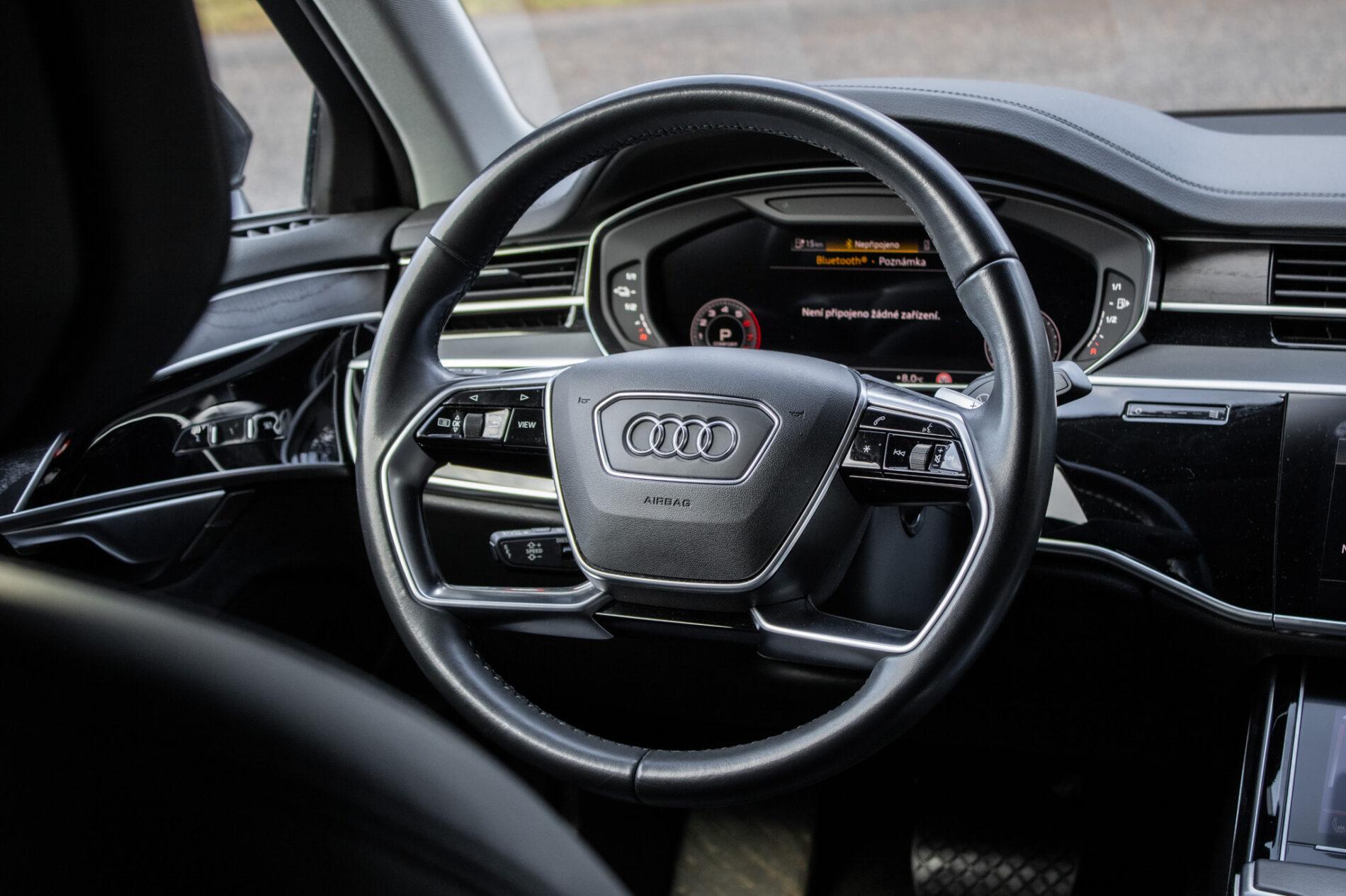 2023 AUDI A8, čierna sedan, 45 533 km