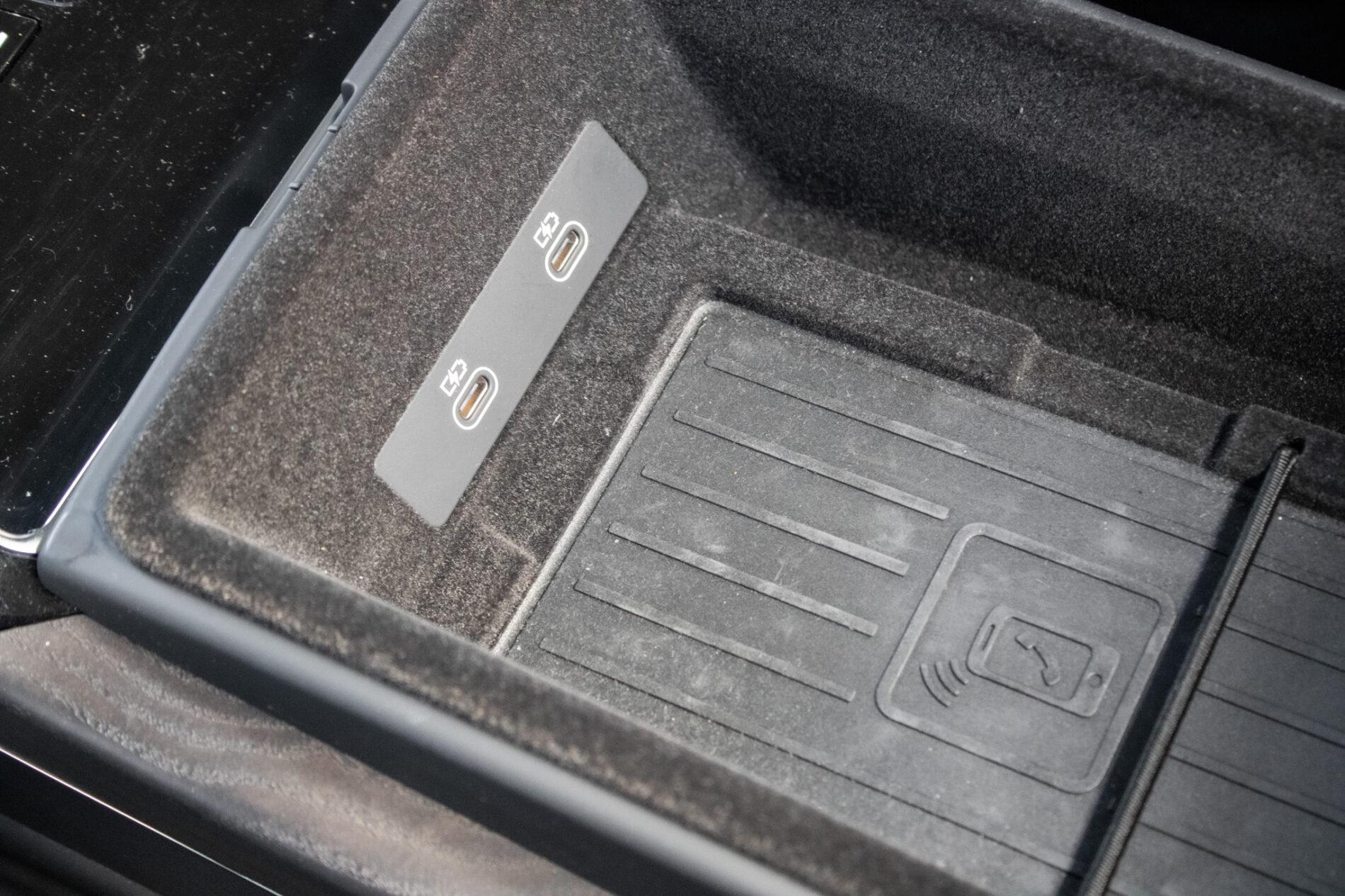 2023 AUDI A8, čierna sedan, 45 533 km