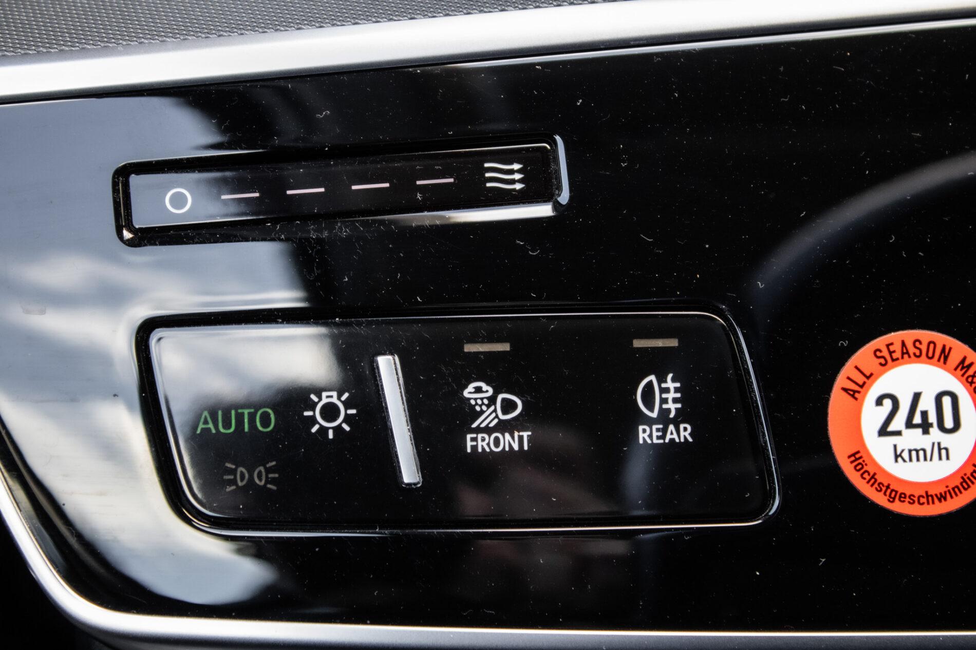 2023 AUDI A8, čierna sedan, 45 533 km