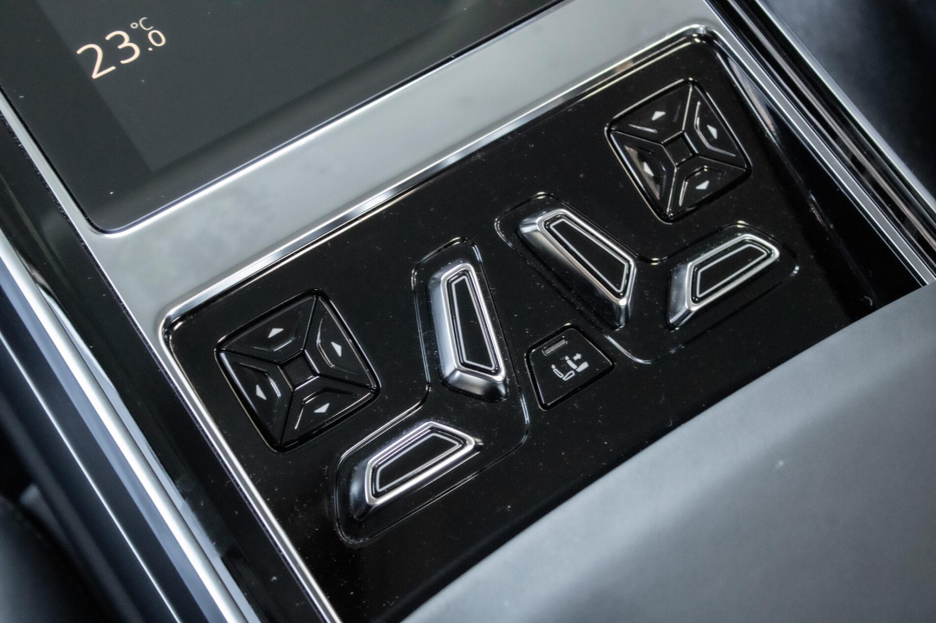 2023 AUDI A8, čierna sedan, 45 533 km