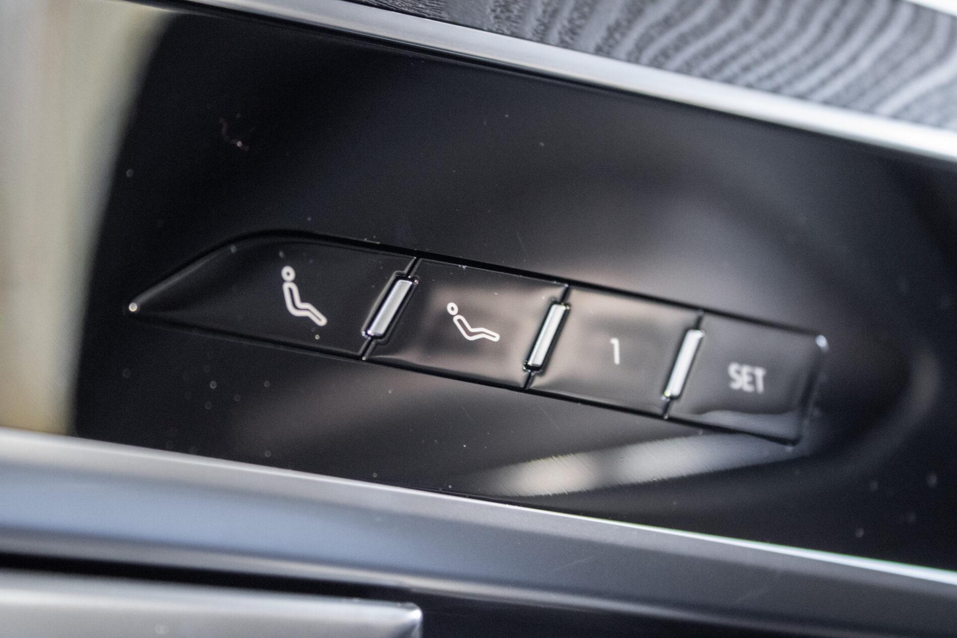 2023 AUDI A8, čierna sedan, 45 533 km