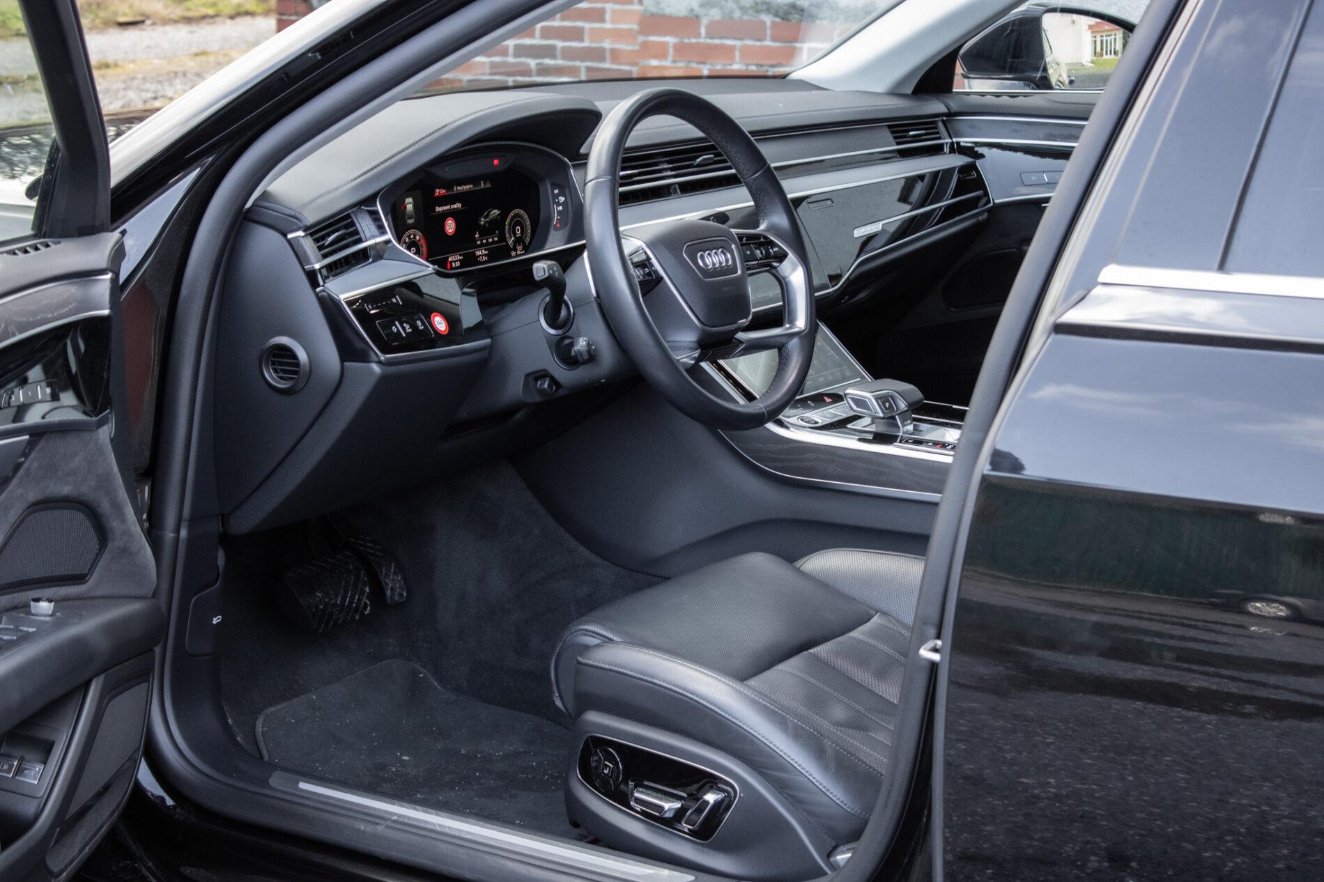 2023 AUDI A8, čierna sedan, 45 533 km
