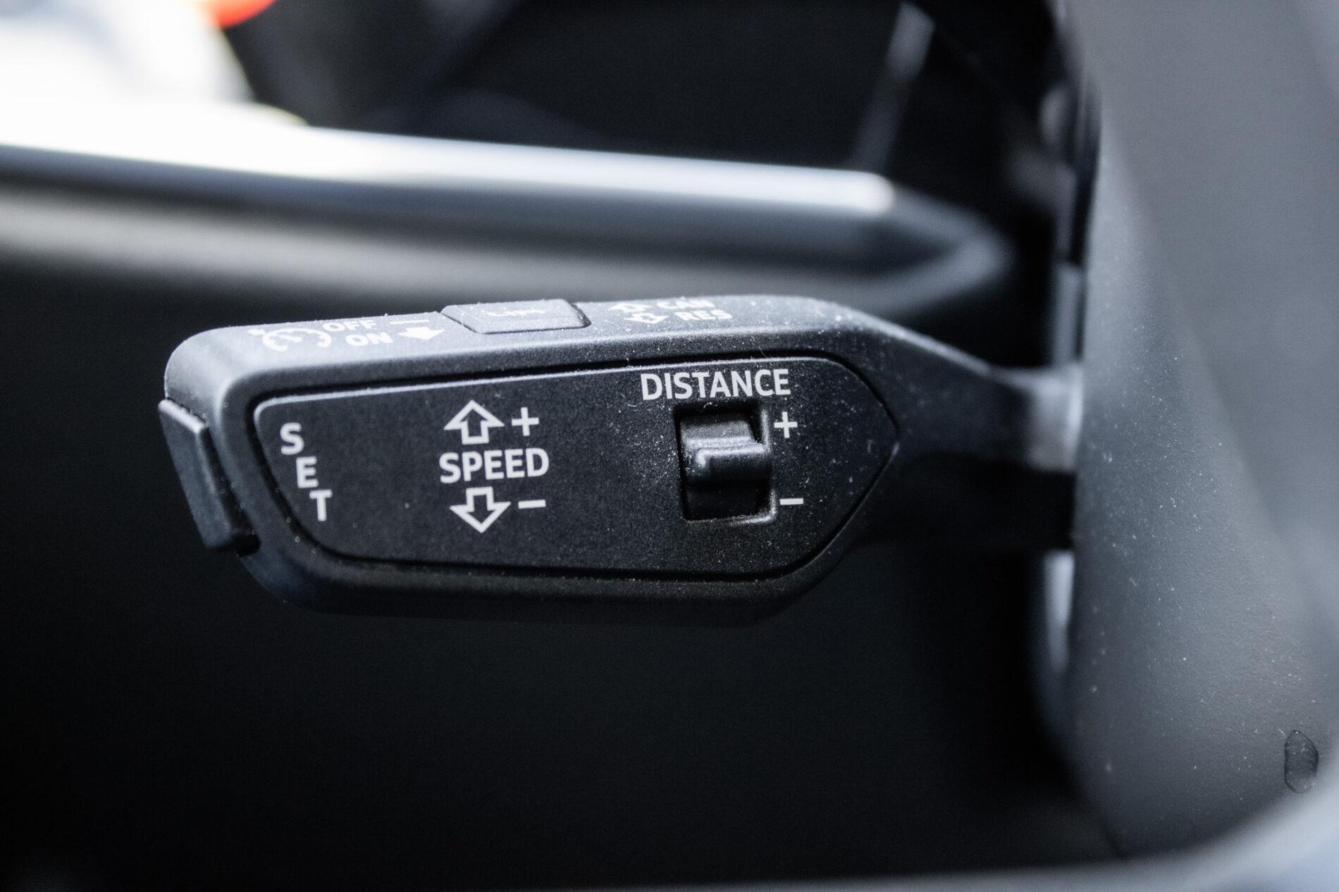 2023 AUDI A8, čierna sedan, 45 533 km