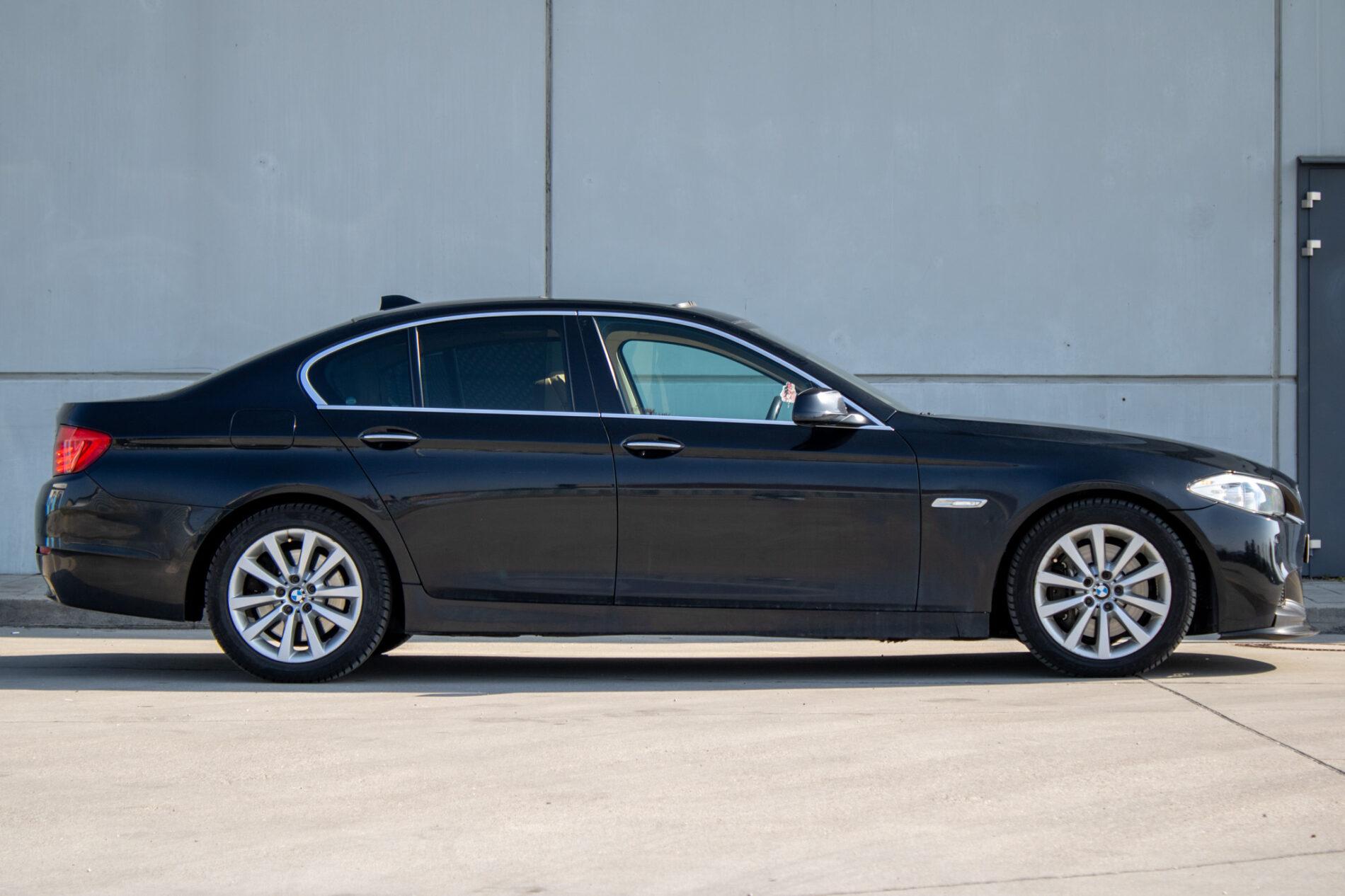 2013 BMW 530d, čierna sedan, 303 000 km
