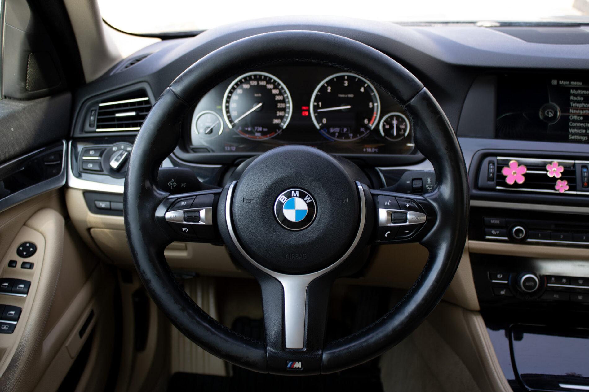 2013 BMW 530d, čierna sedan, 303 000 km