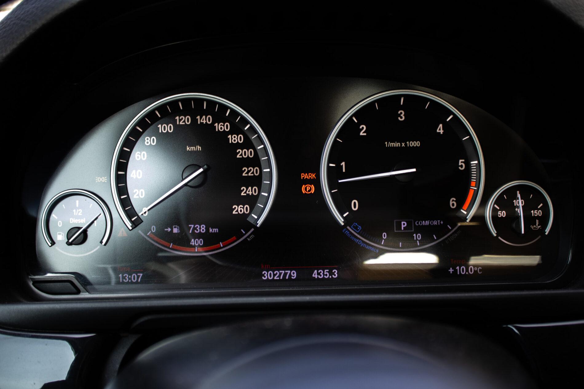 2013 BMW 530d, čierna sedan, 303 000 km