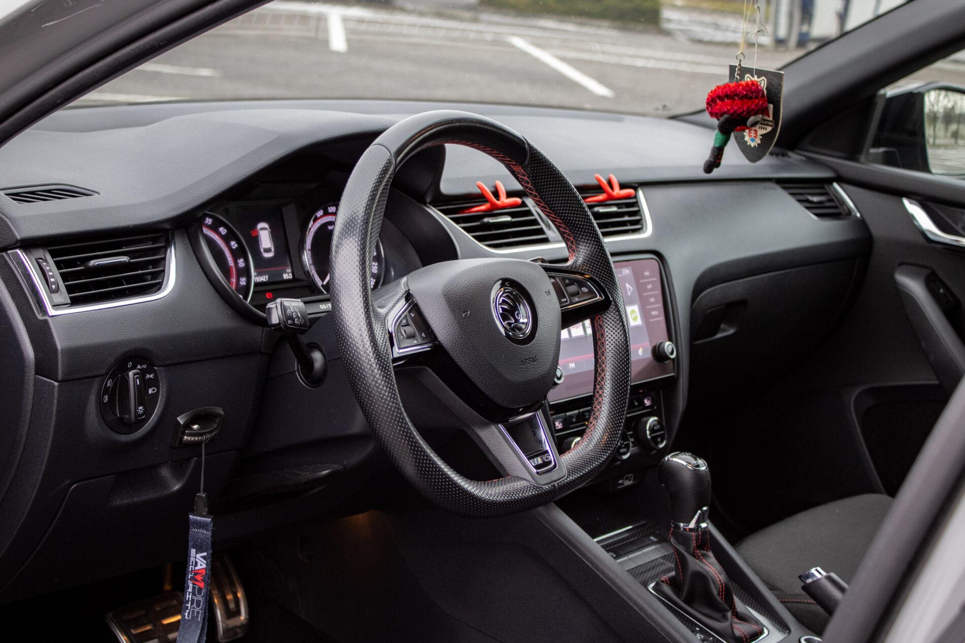 2019 Skoda Octavia RS, sivá kombi, 193 427 km