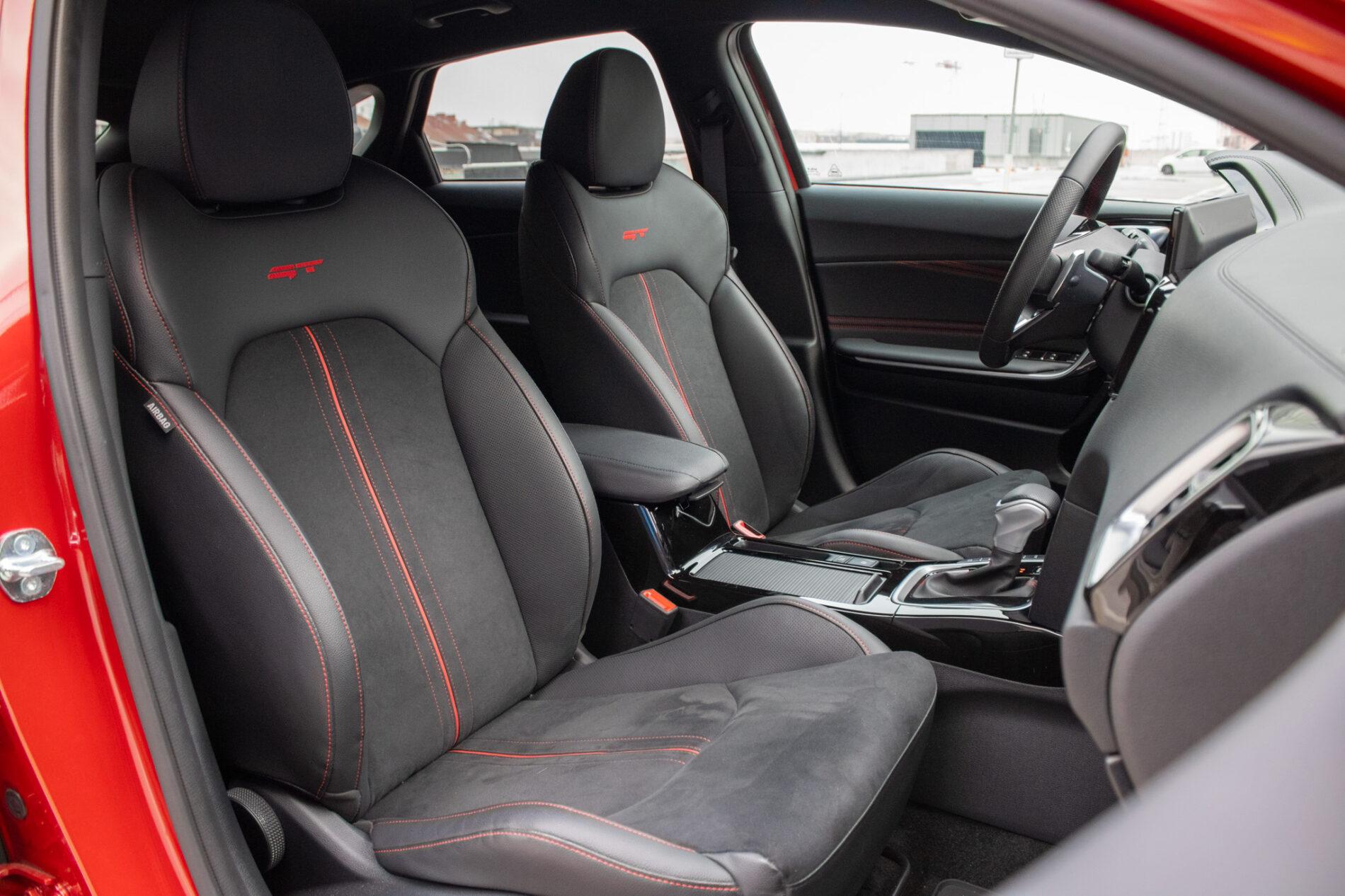 2024 Kia ProCeed GT, červená kombi, 13 654 km
