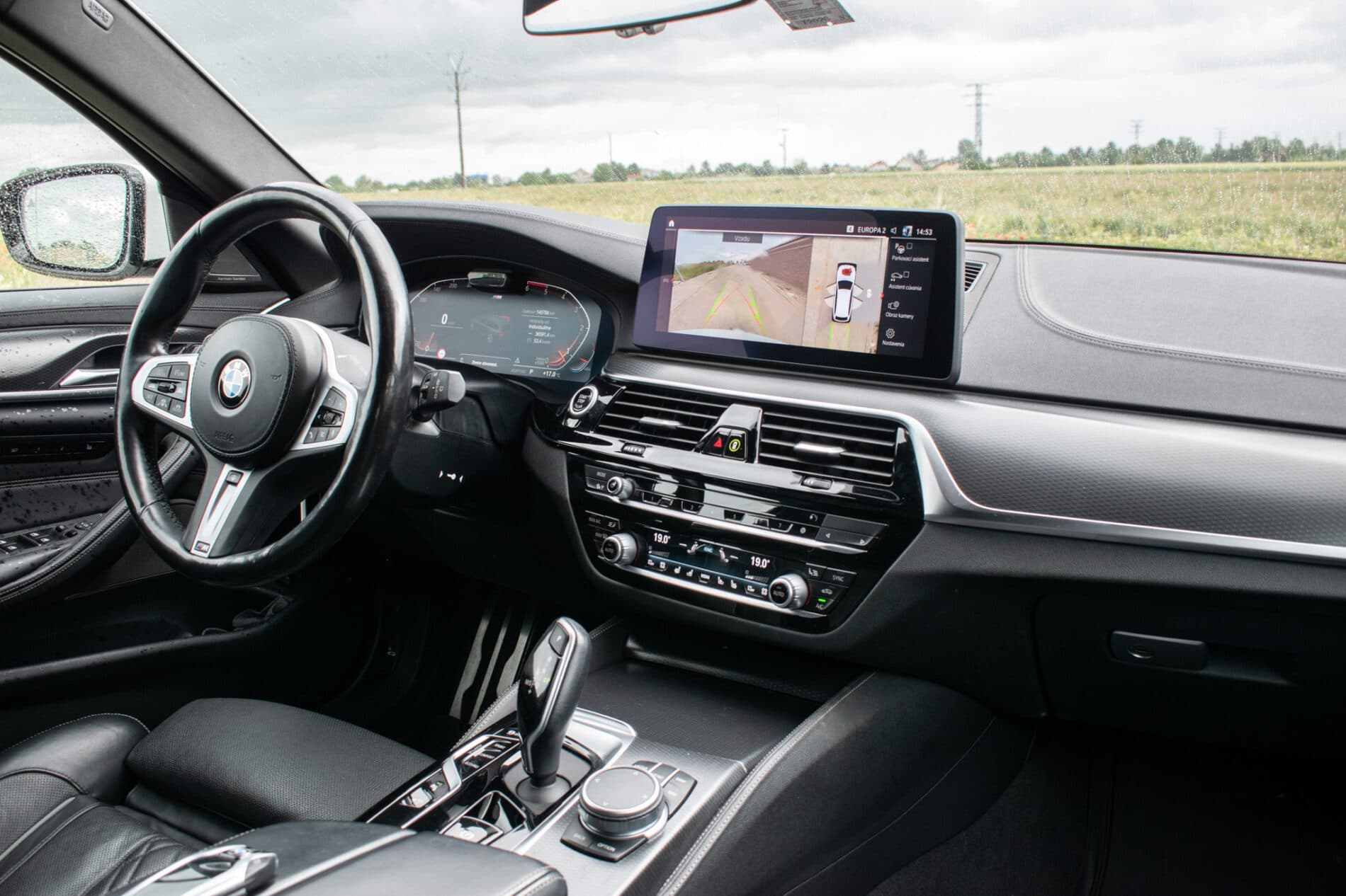2020 BMW 540d, biela kombi, 140 786 km