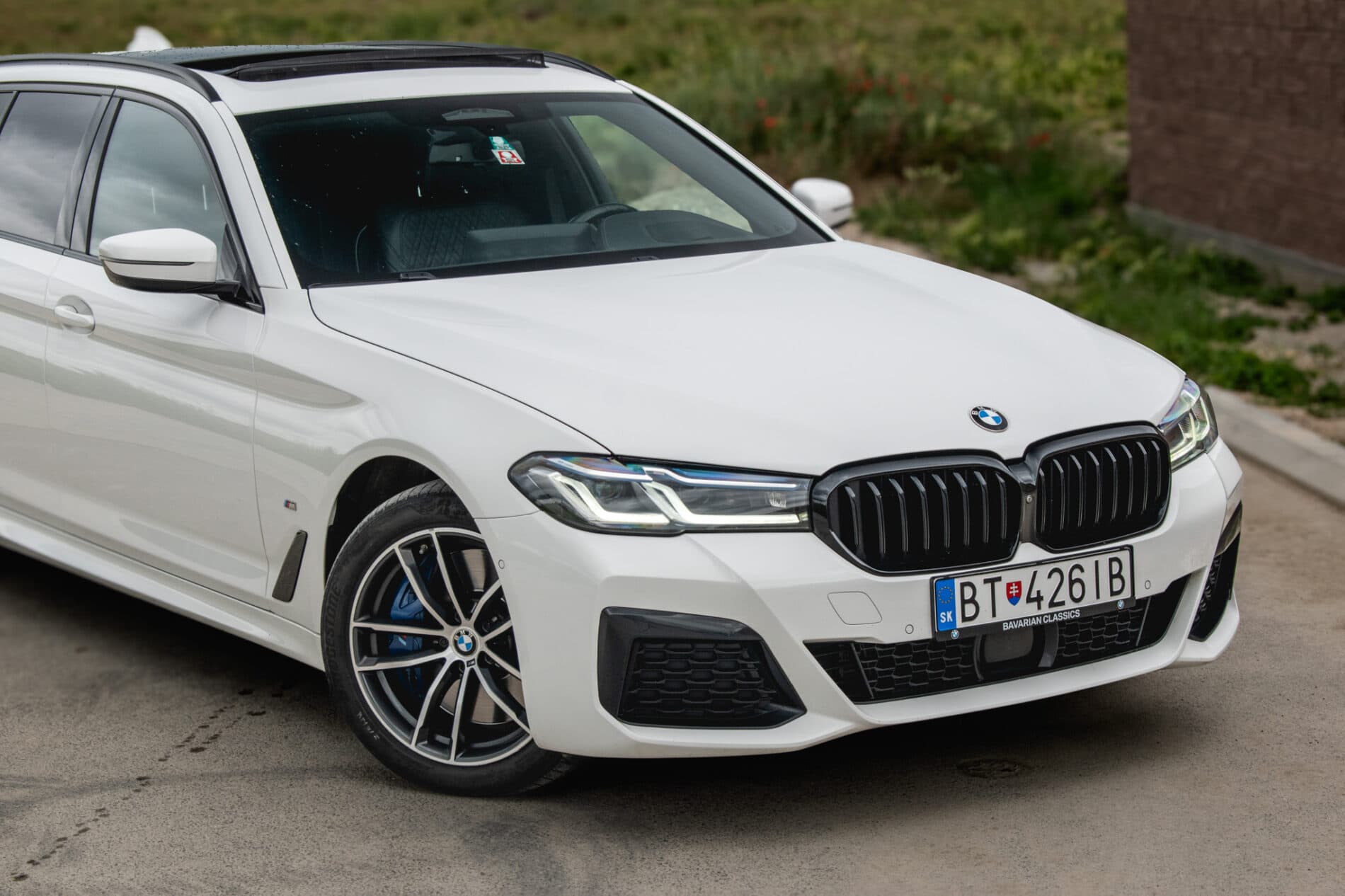 2020 BMW 540d, biela kombi, 140 786 km