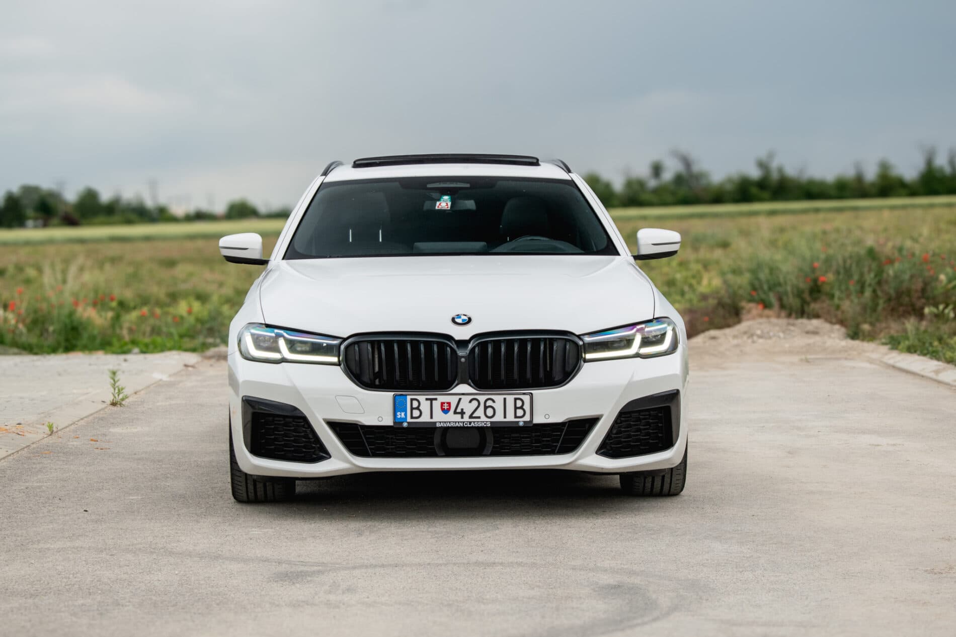 2020 BMW 540d, biela kombi, 140 786 km