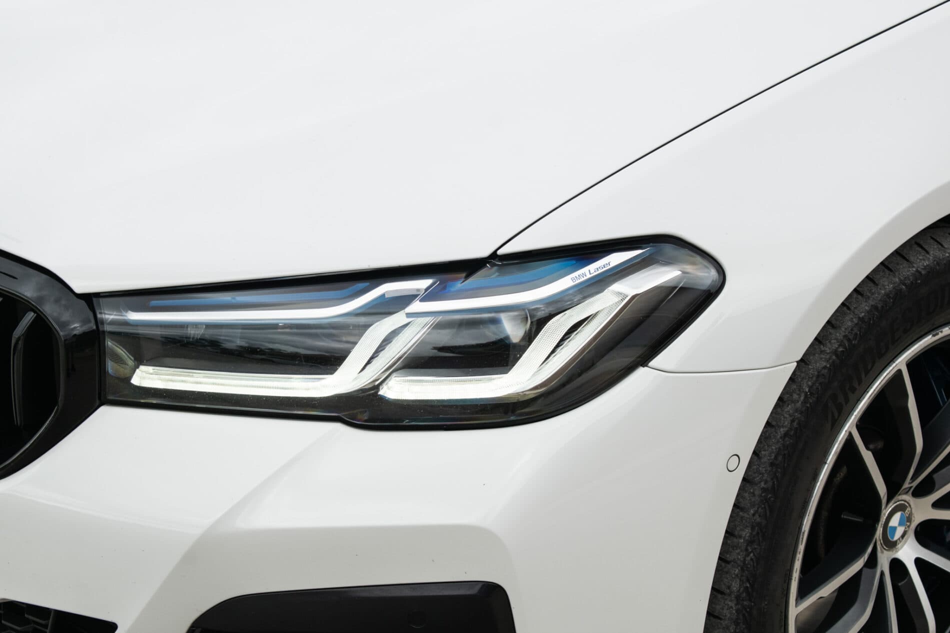 2020 BMW 540d, biela kombi, 140 786 km