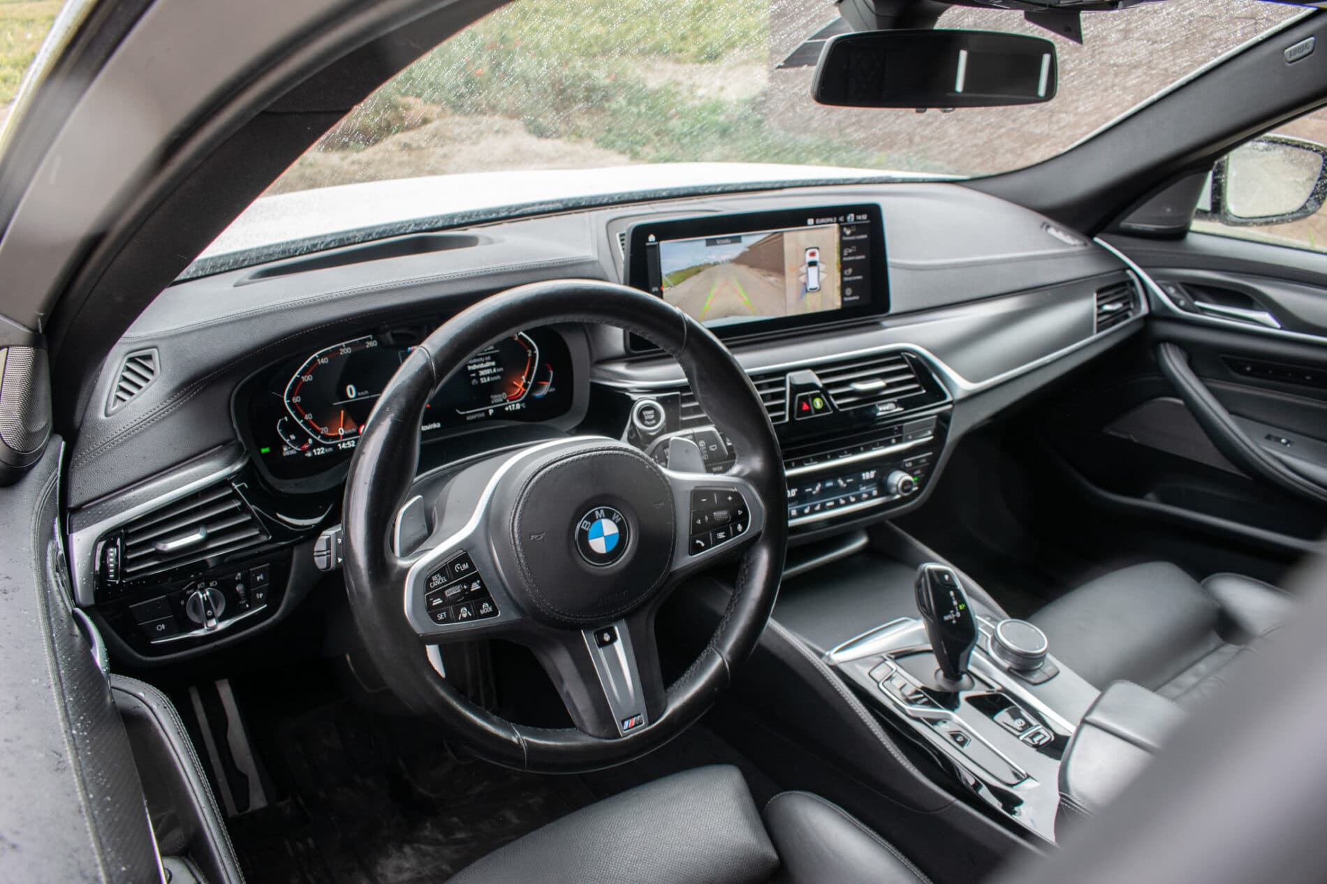 2020 BMW 540d, biela kombi, 140 786 km