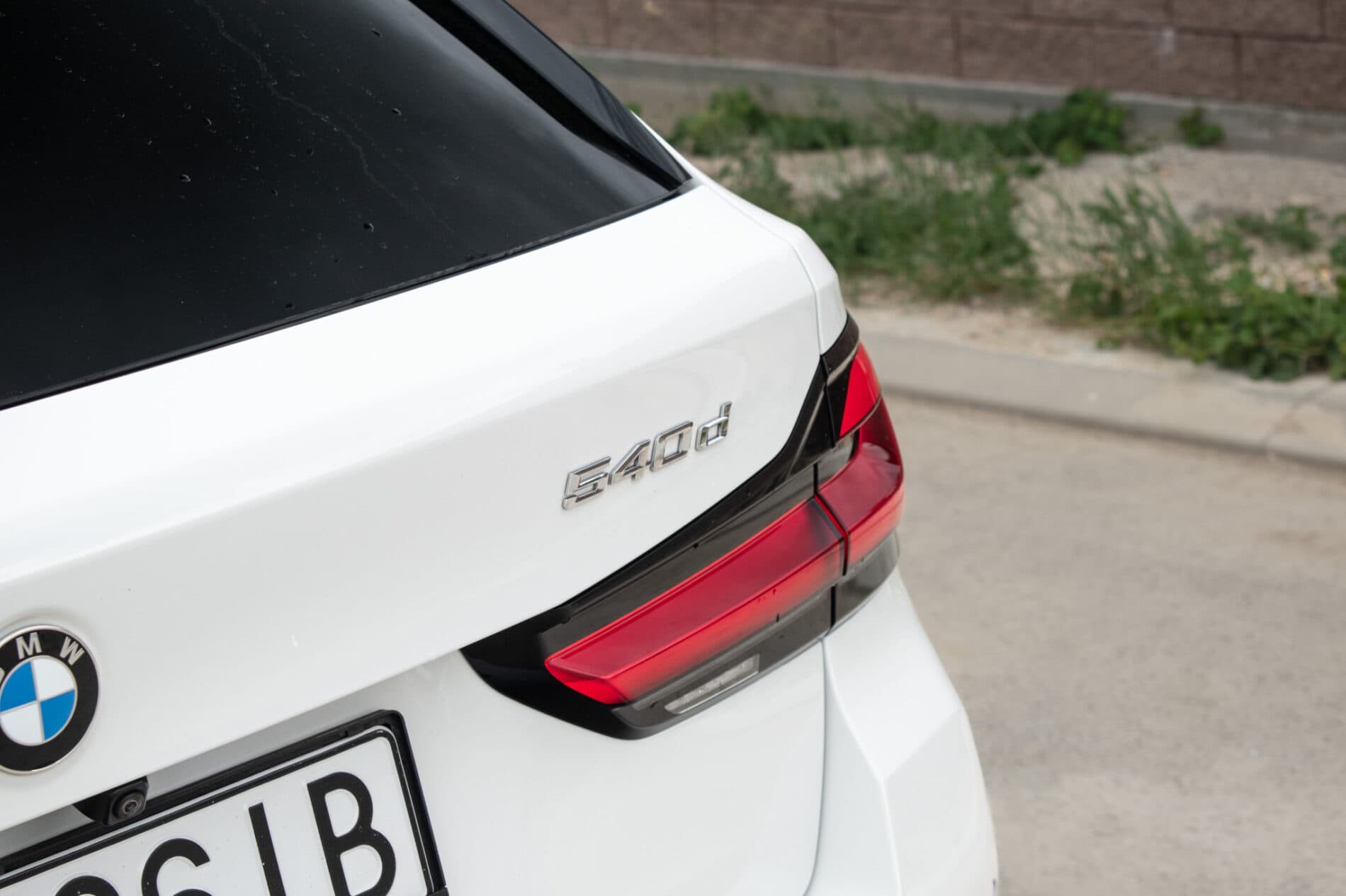 2020 BMW 540d, biela kombi, 140 786 km