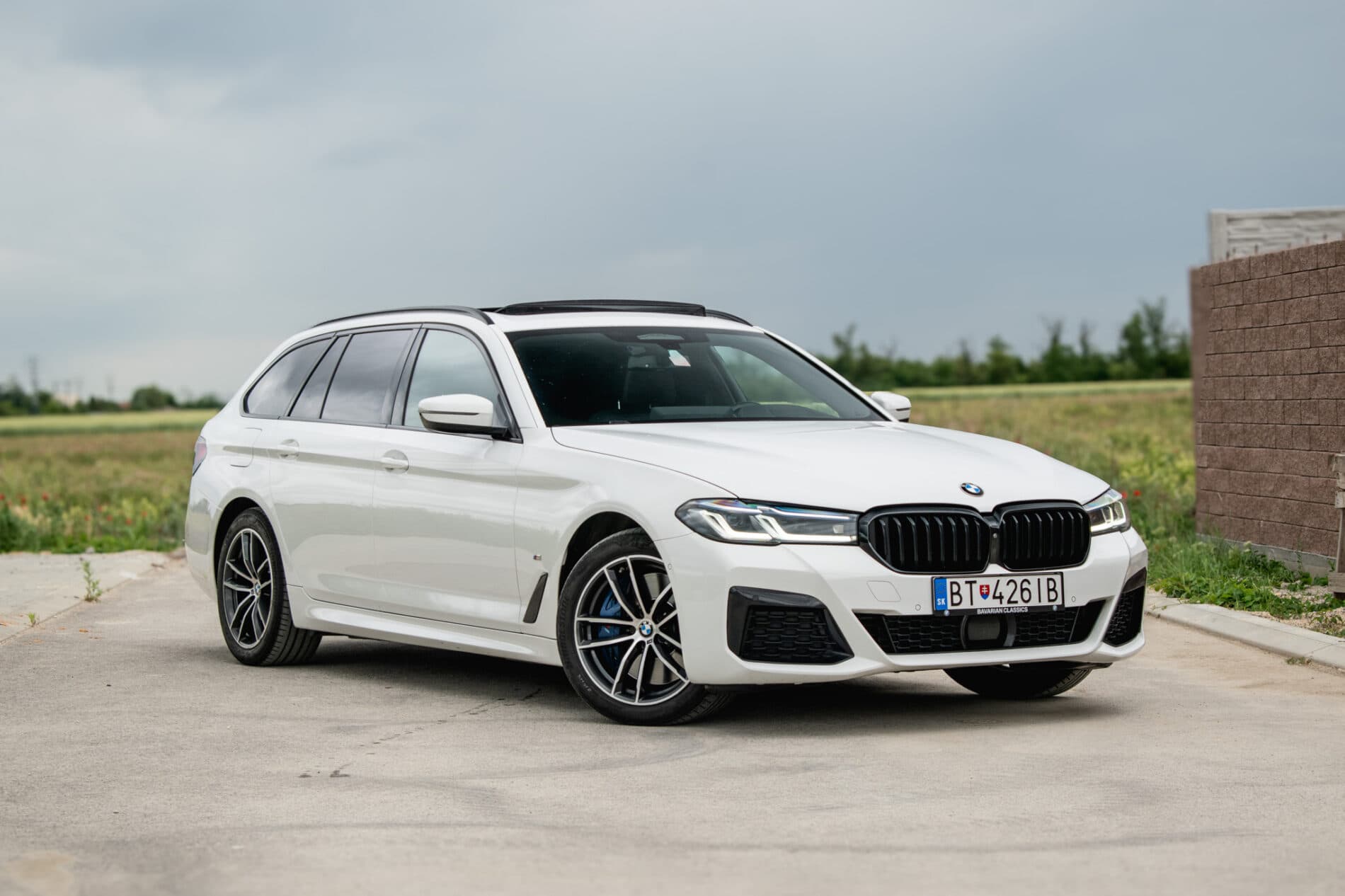 2020 BMW 540d, biela kombi, 140 786 km