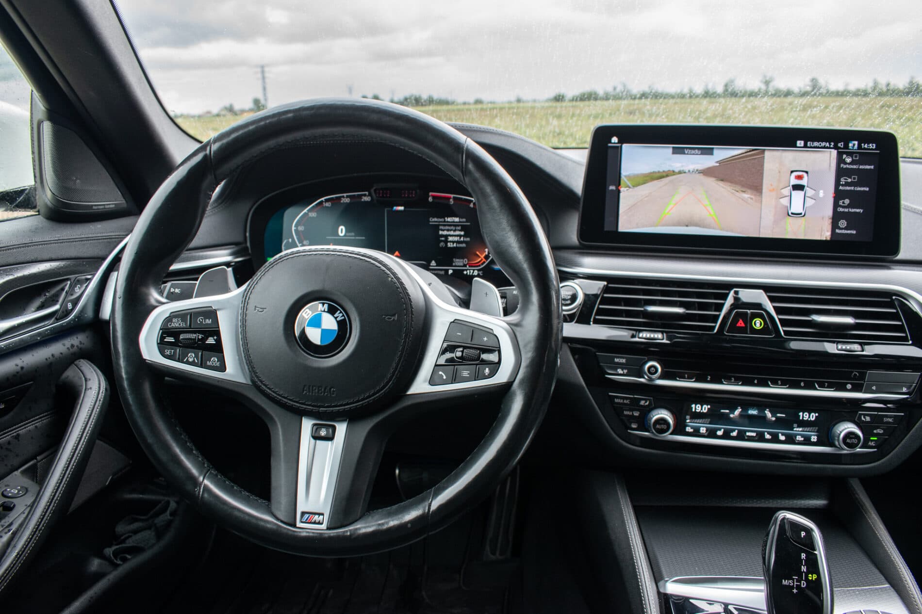 2020 BMW 540d, biela kombi, 140 786 km