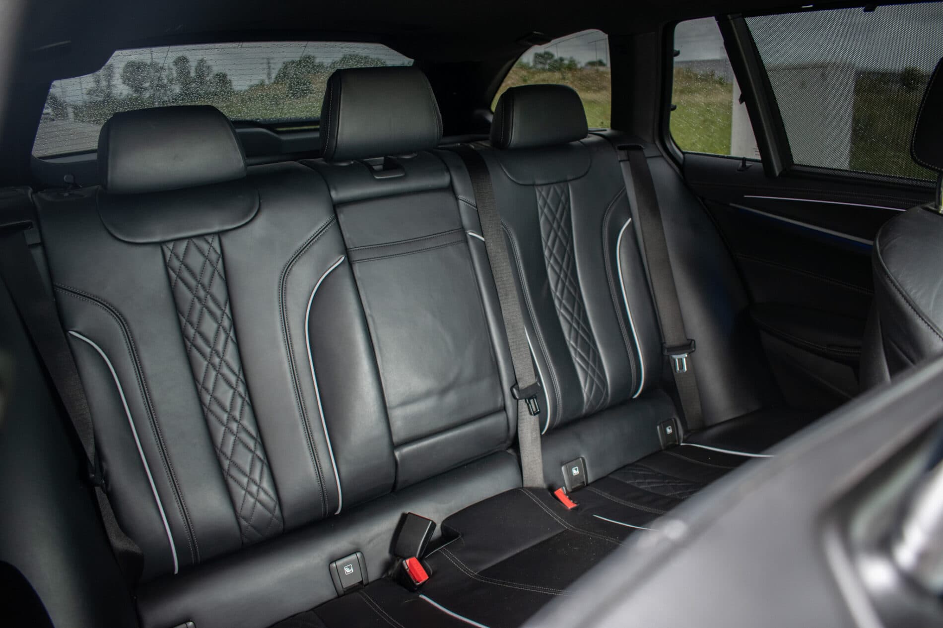 2020 BMW 540d, biela kombi, 140 786 km