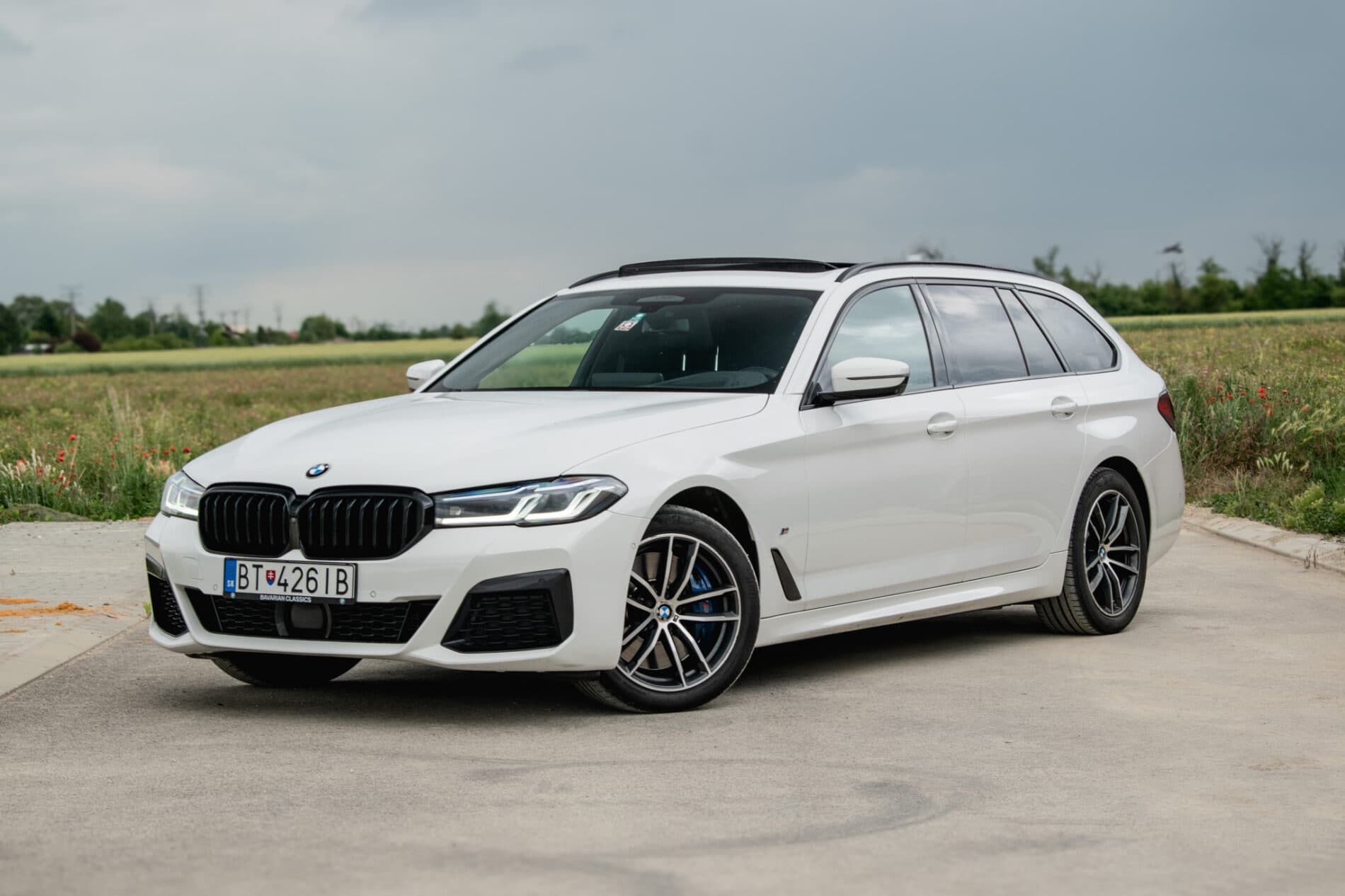 2020 BMW 540d, biela kombi, 140 786 km