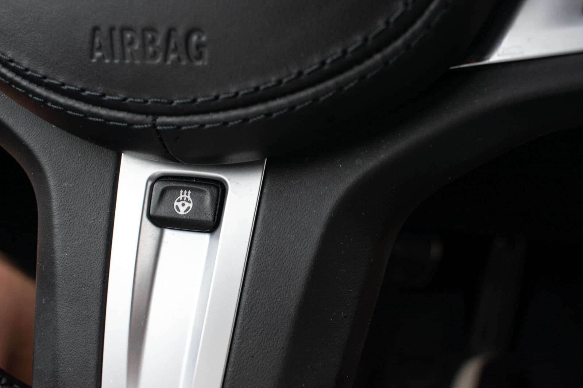 2020 BMW 540d, biela kombi, 140 786 km