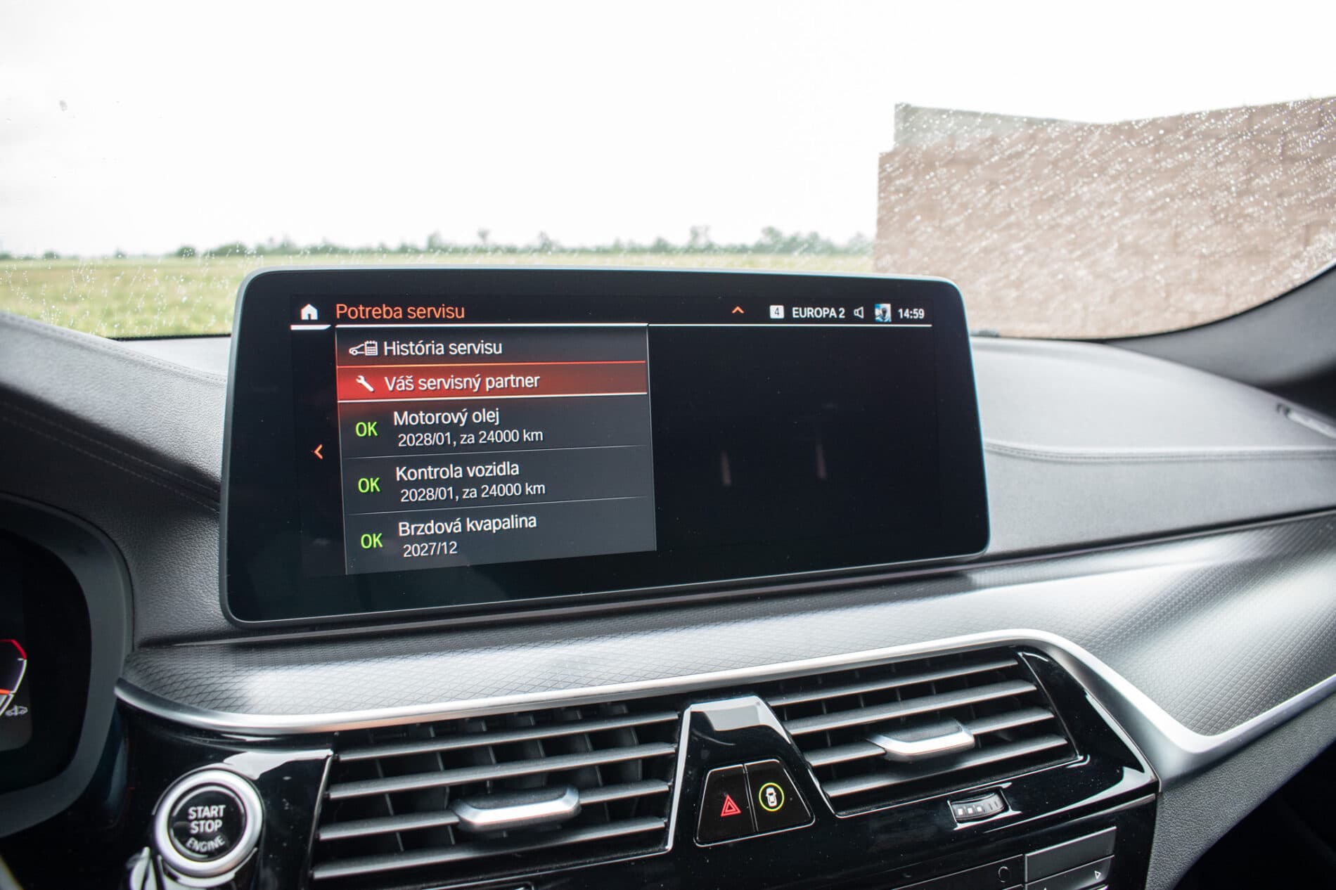 2020 BMW 540d, biela kombi, 140 786 km