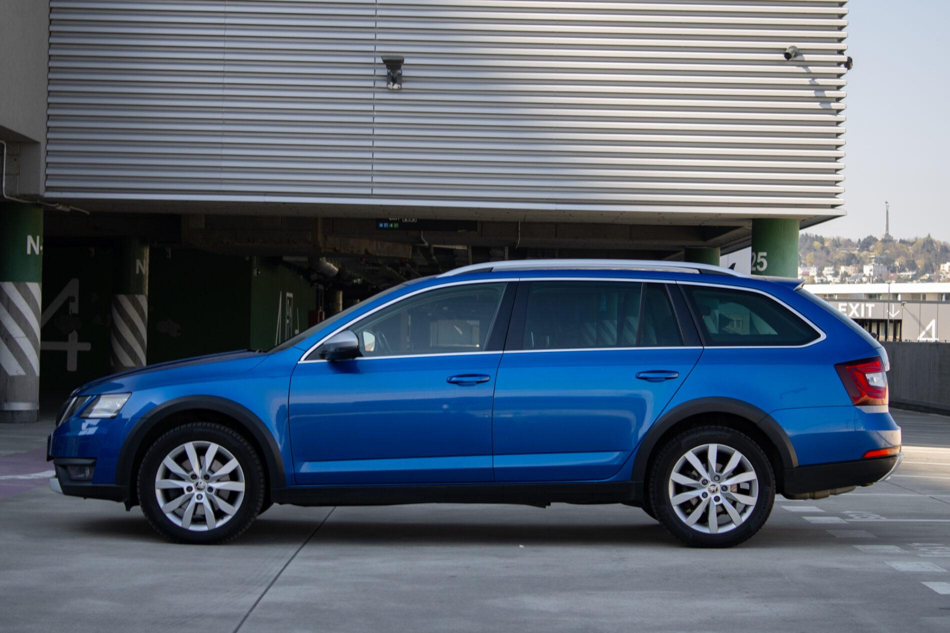 2019 Skoda Octavia RS, modrá kombi, 256 013 km