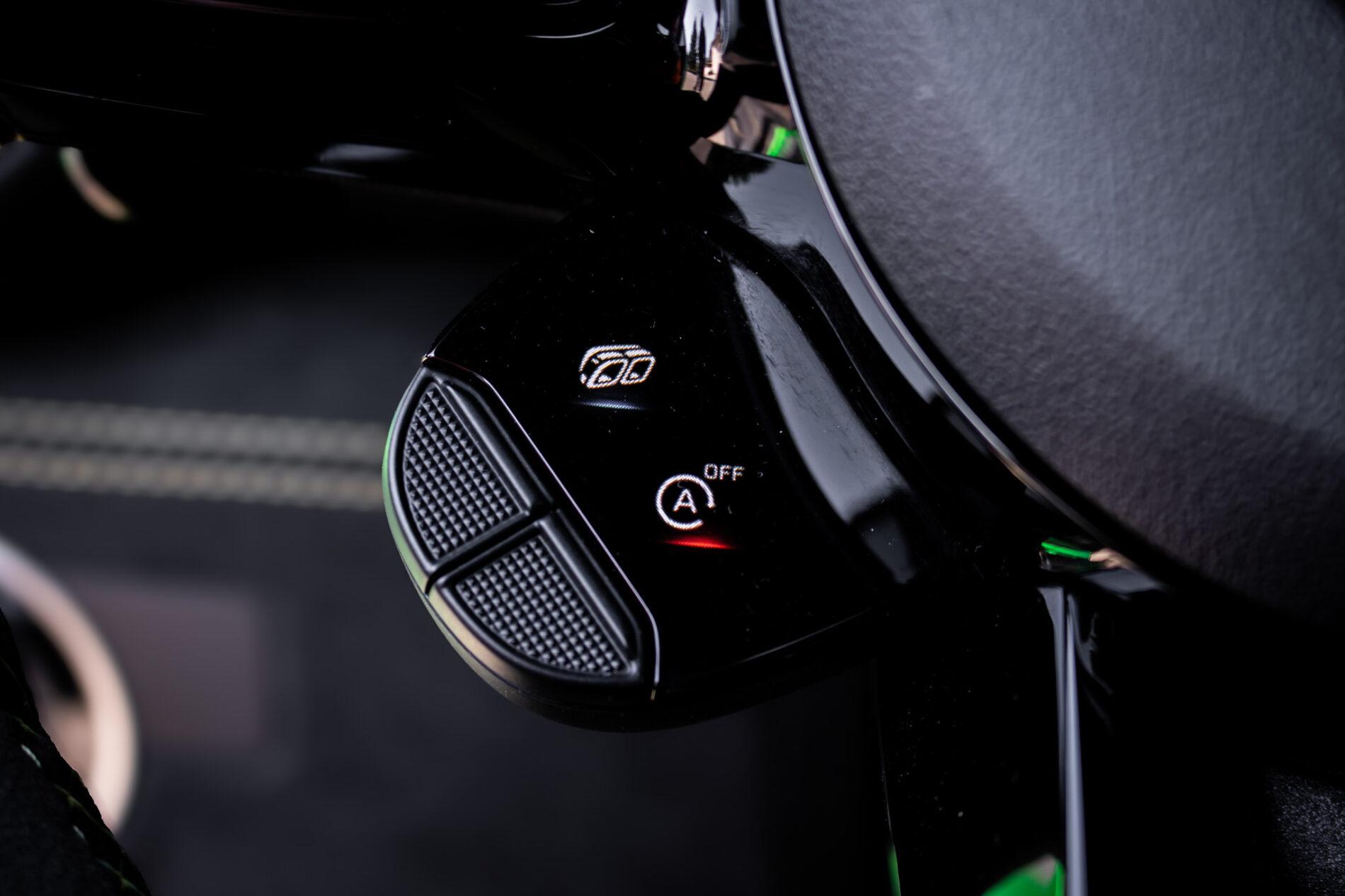 2019 Mercedes-Benz AMG GT R, zelená kupé, 12 987 km