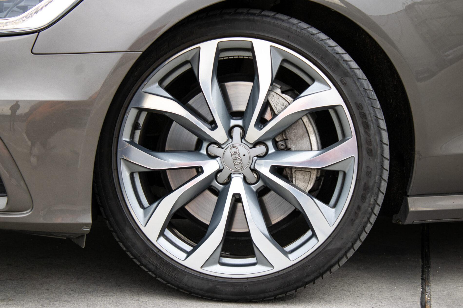 2013 AUDI A6, sivá sedan, 145 933 km
