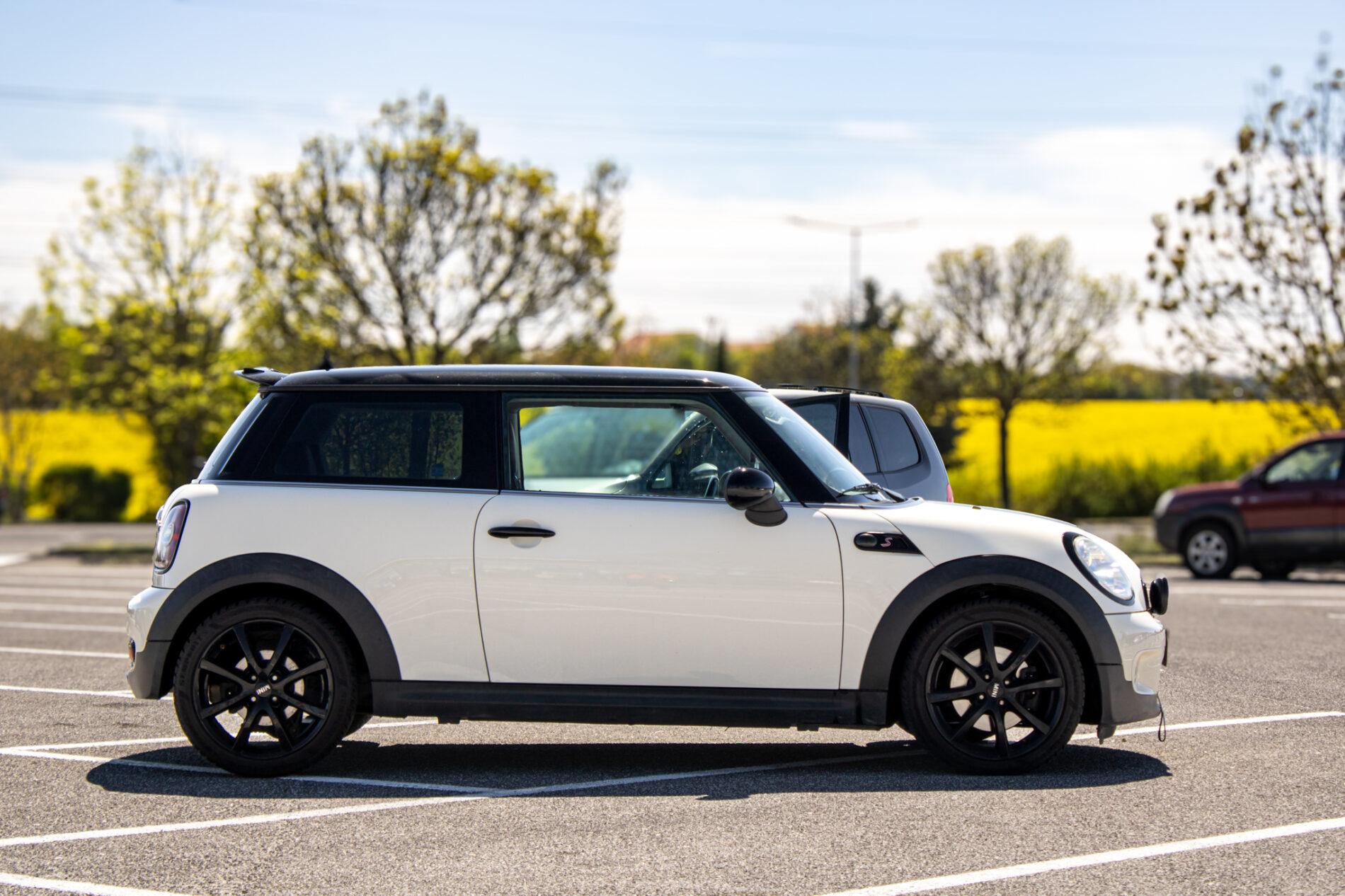 2009 MINI Cooper S, biela hatchback, 158 491 km