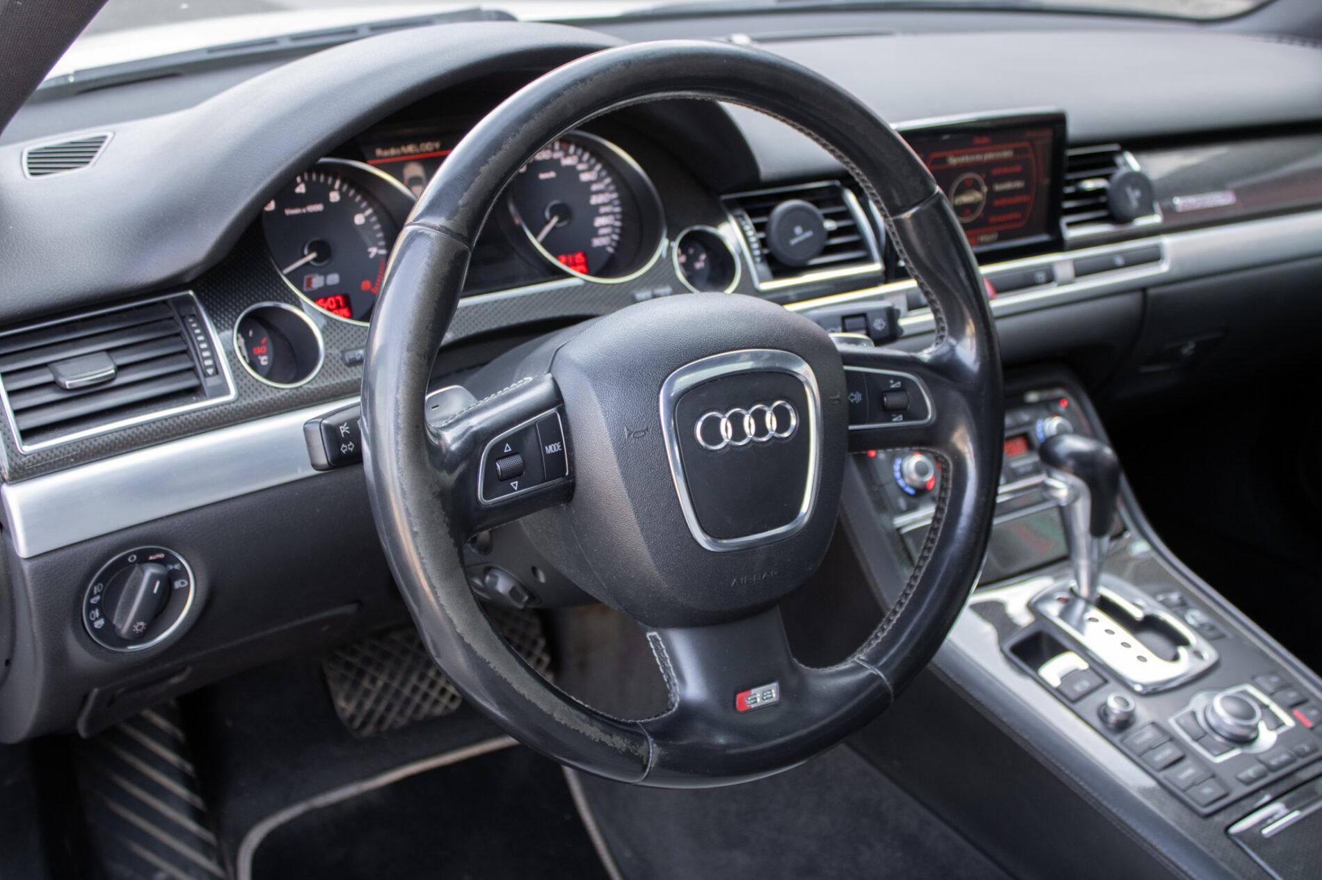 2008 AUDI S8, biela sedan, 246 825 km