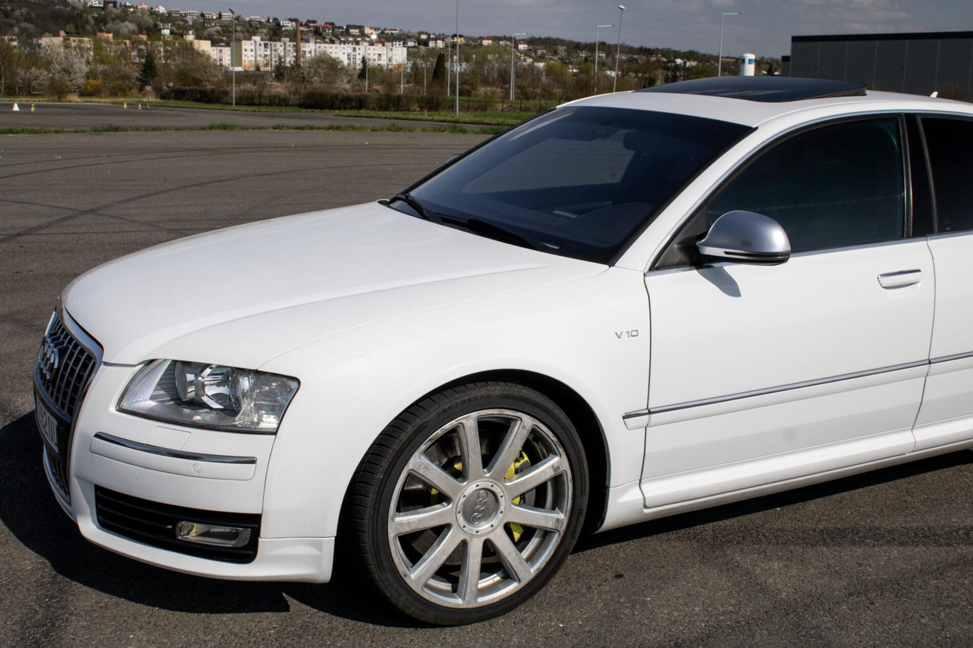 2008 AUDI S8, biela sedan, 246 825 km