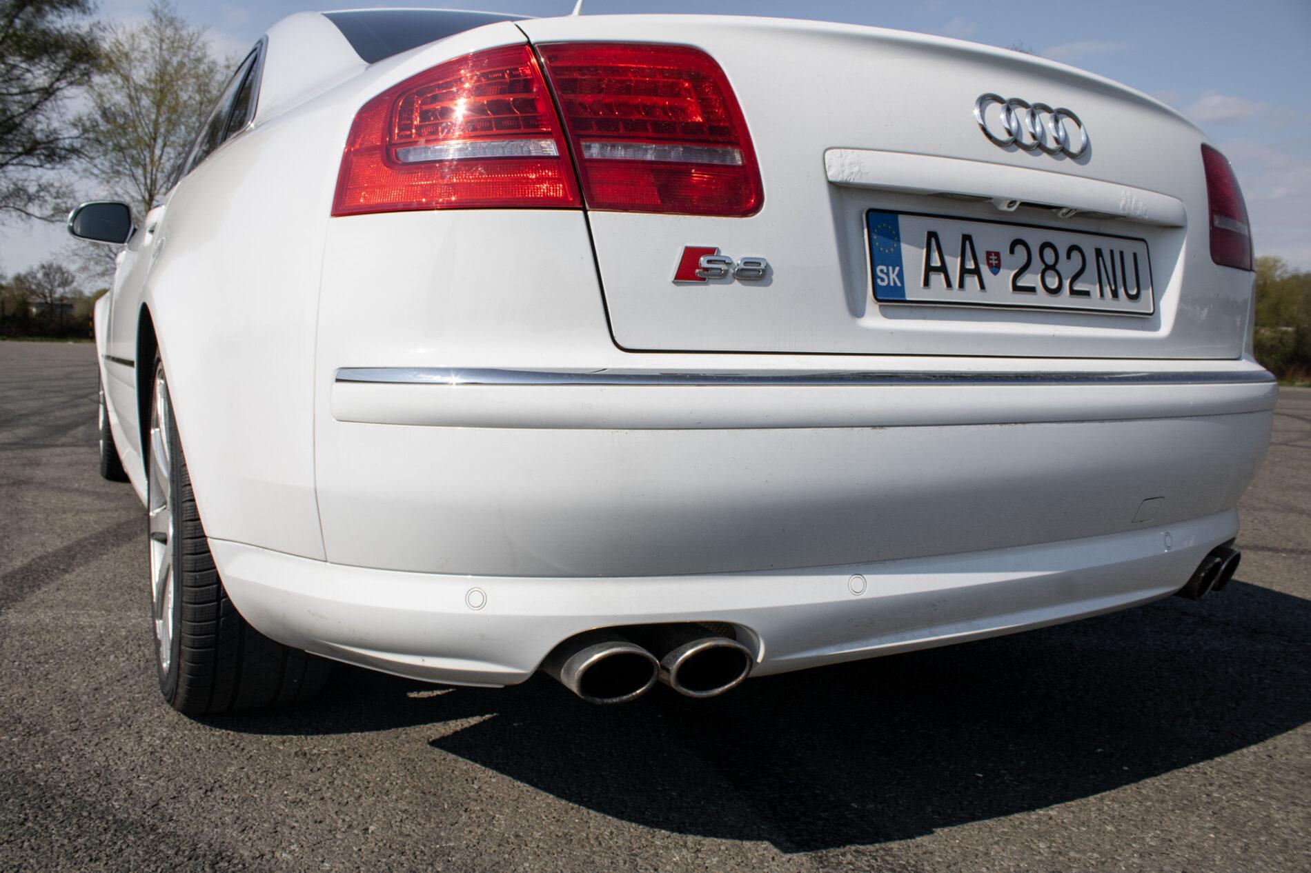 2008 AUDI S8, biela sedan, 246 825 km