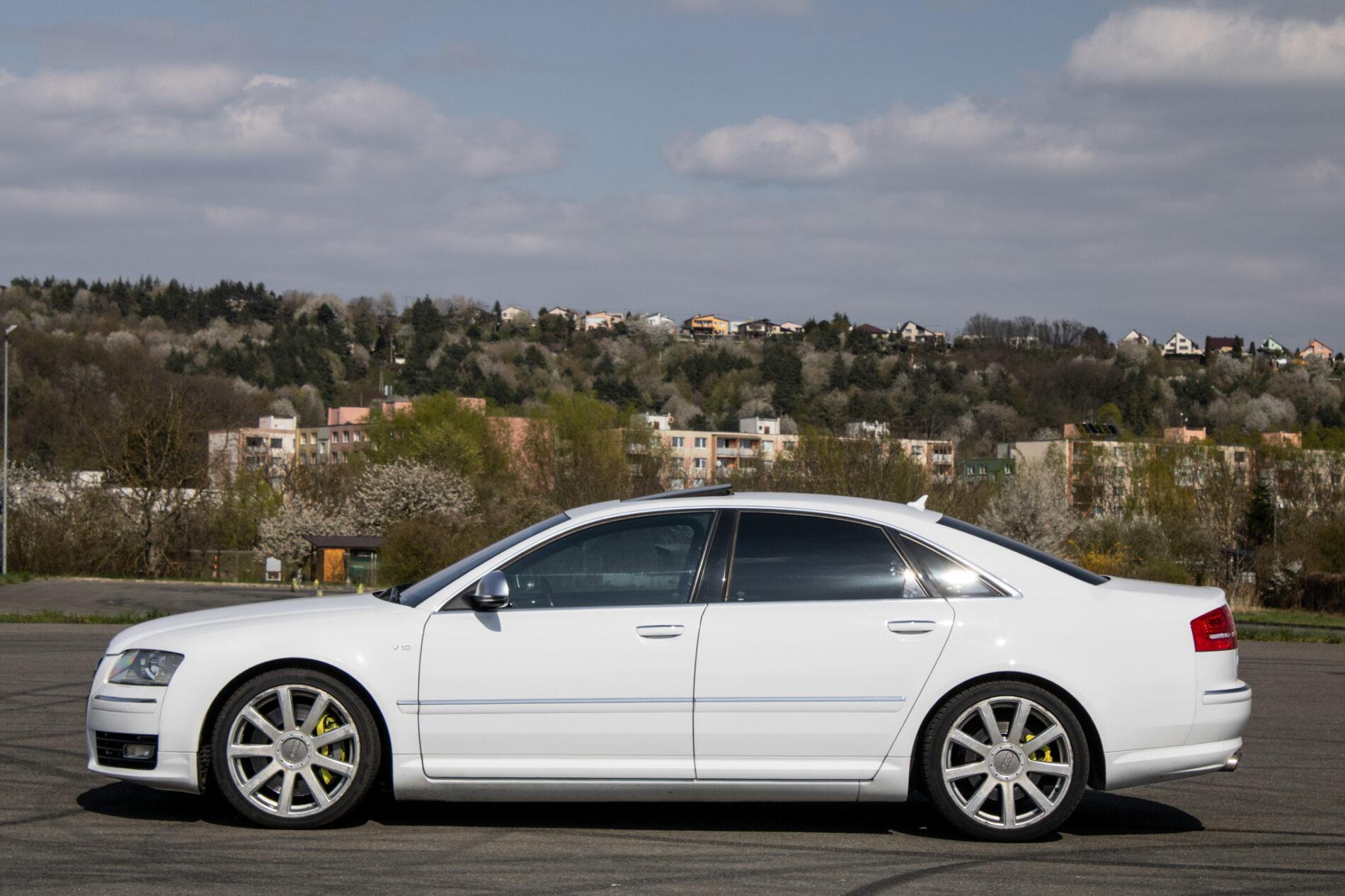 2008 AUDI S8, biela sedan, 246 825 km