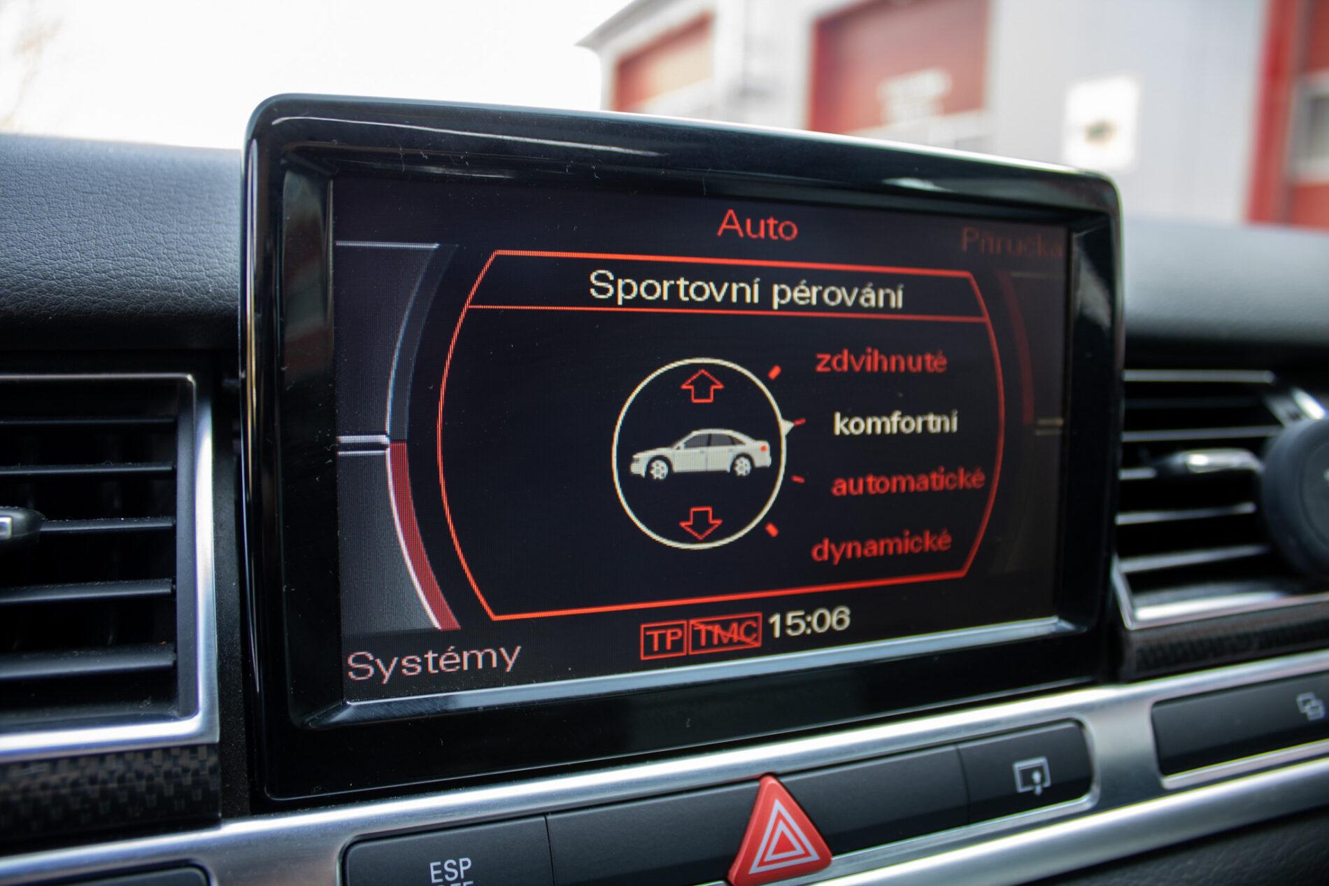 2008 AUDI S8, biela sedan, 246 825 km