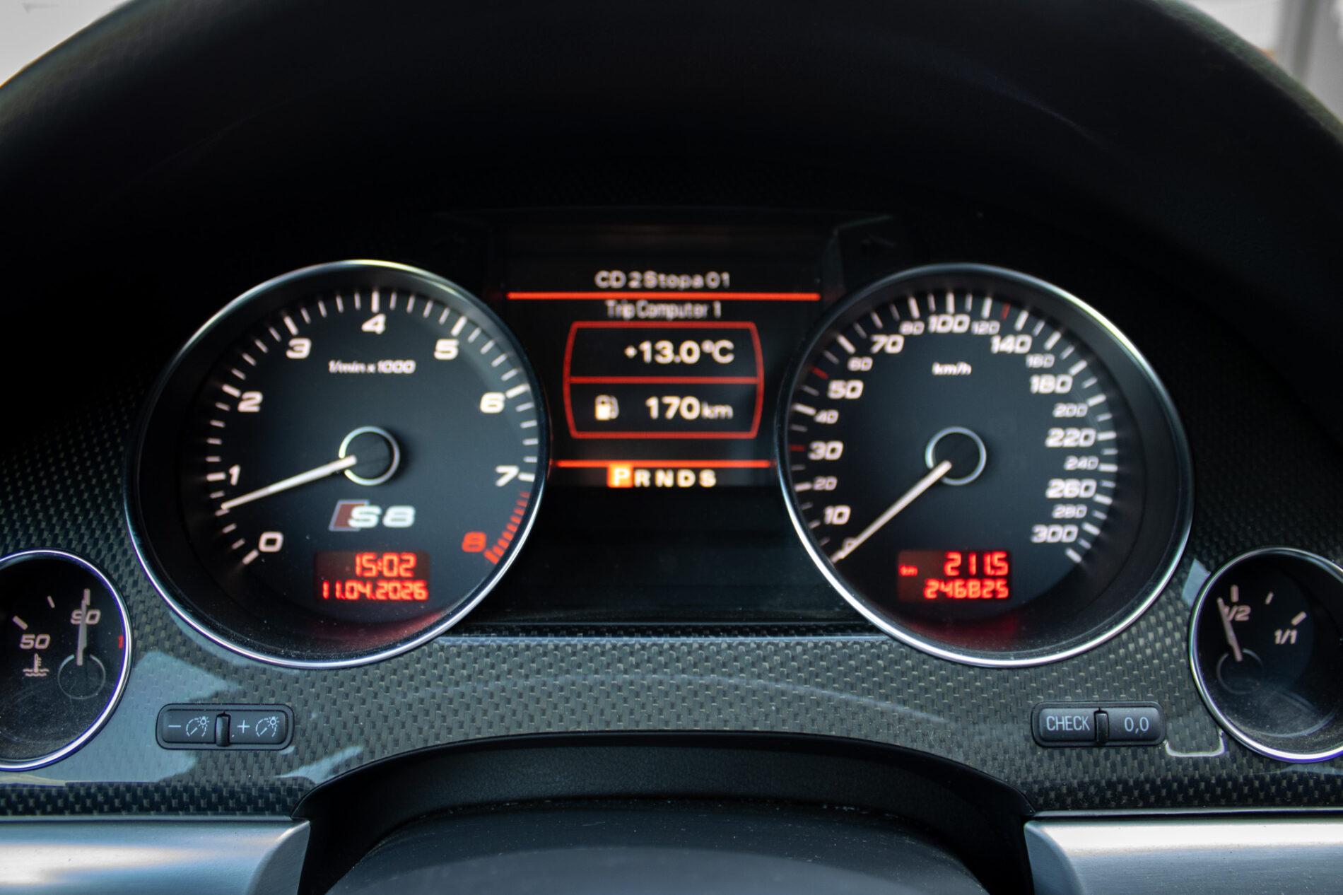 2008 AUDI S8, biela sedan, 246 825 km