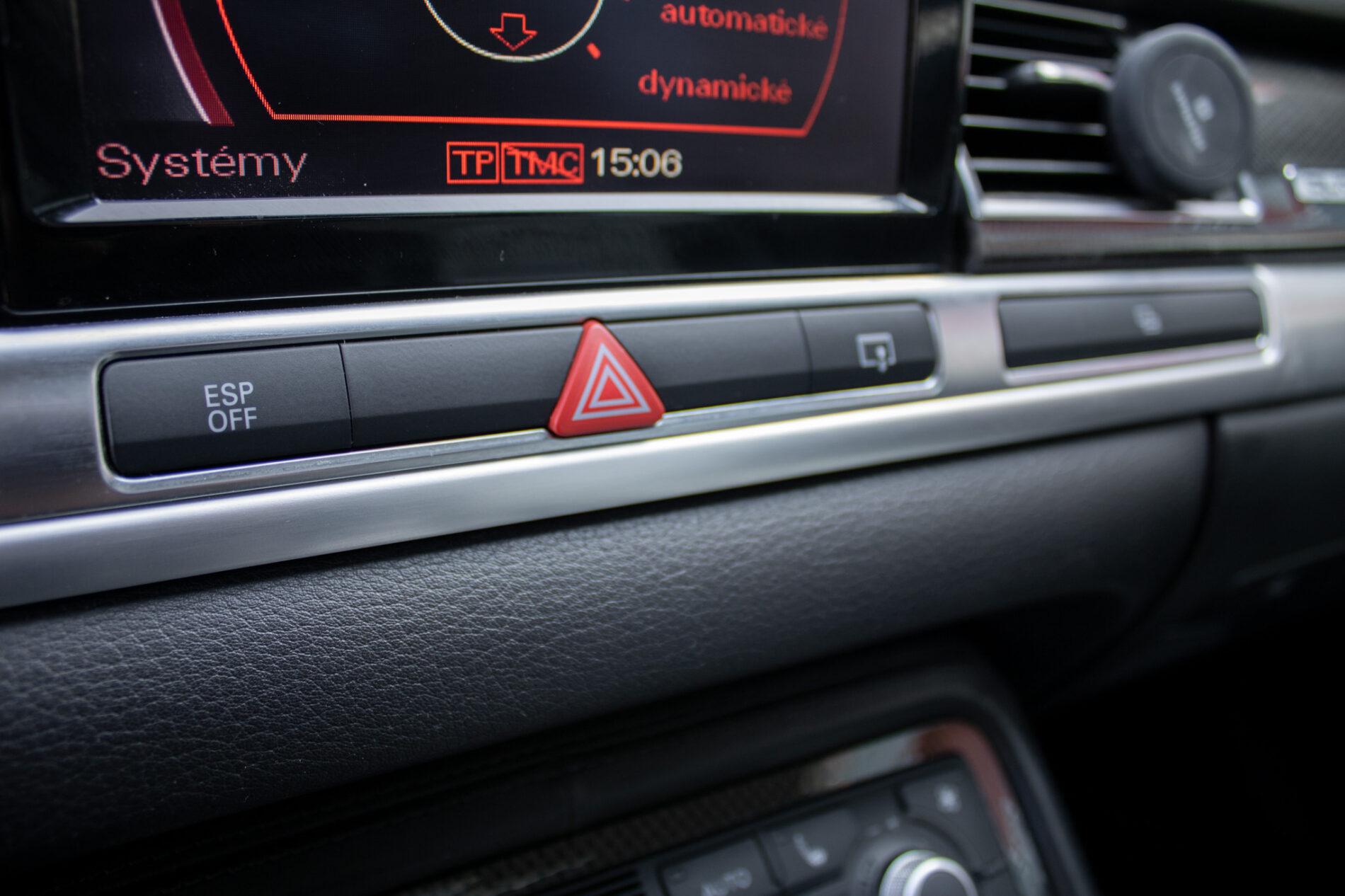 2008 AUDI S8, biela sedan, 246 825 km