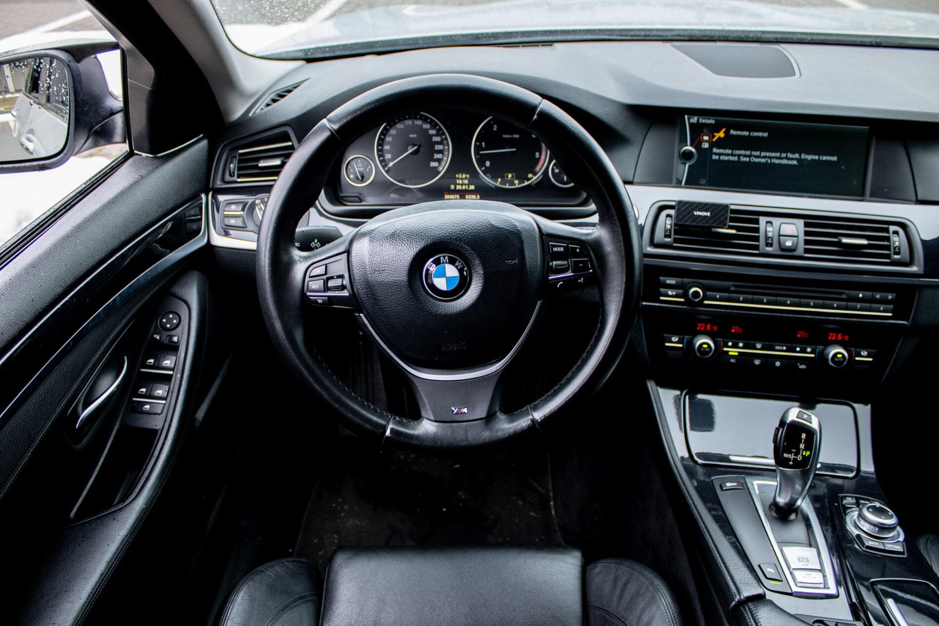 2012 BMW 530d, strieborná kombi, 269 675 km