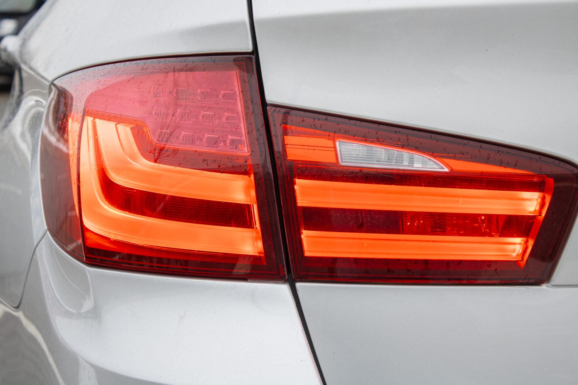 2012 BMW 530d, strieborná kombi, 269 675 km