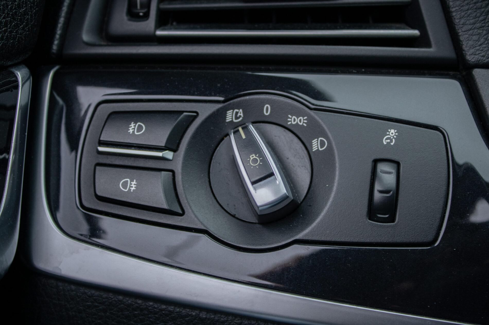 2012 BMW 530d, strieborná kombi, 269 675 km