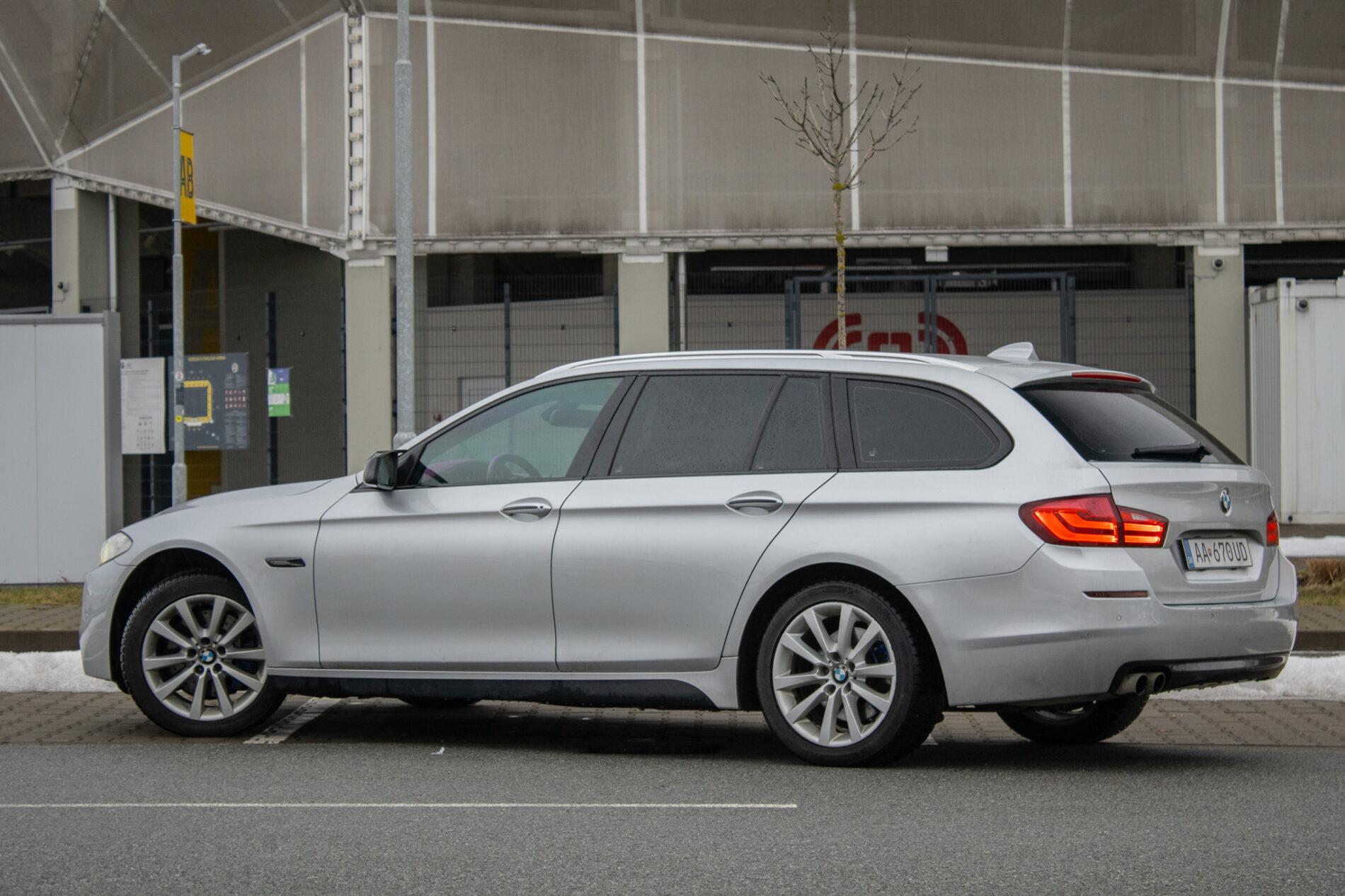 2012 BMW 530d, strieborná kombi, 269 675 km