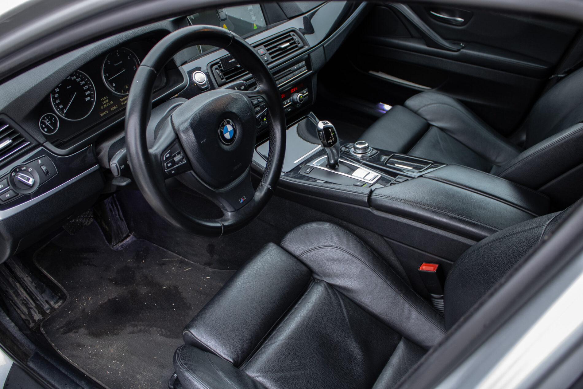 2012 BMW 530d, strieborná kombi, 269 675 km