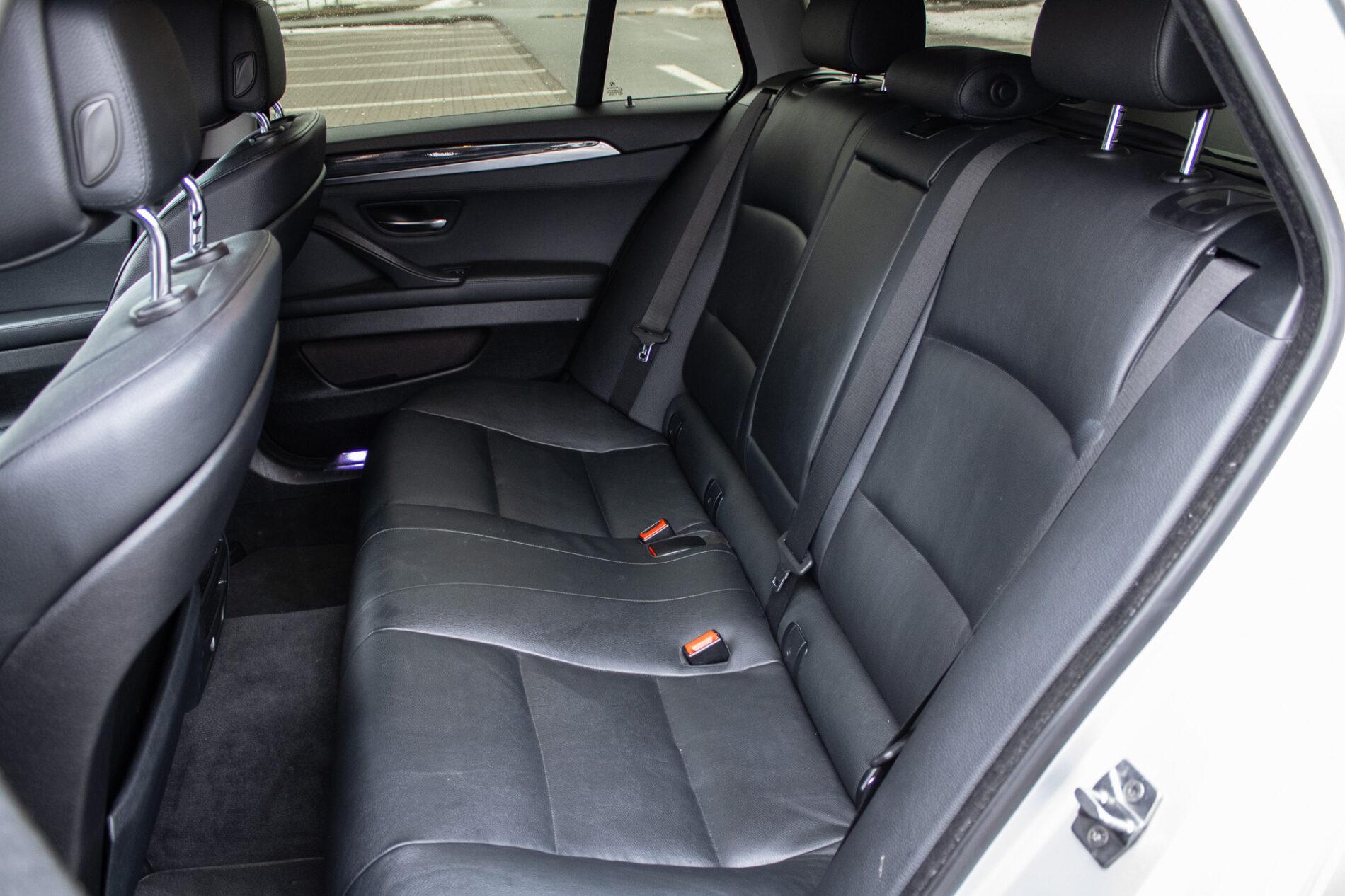 2012 BMW 530d, strieborná kombi, 269 675 km