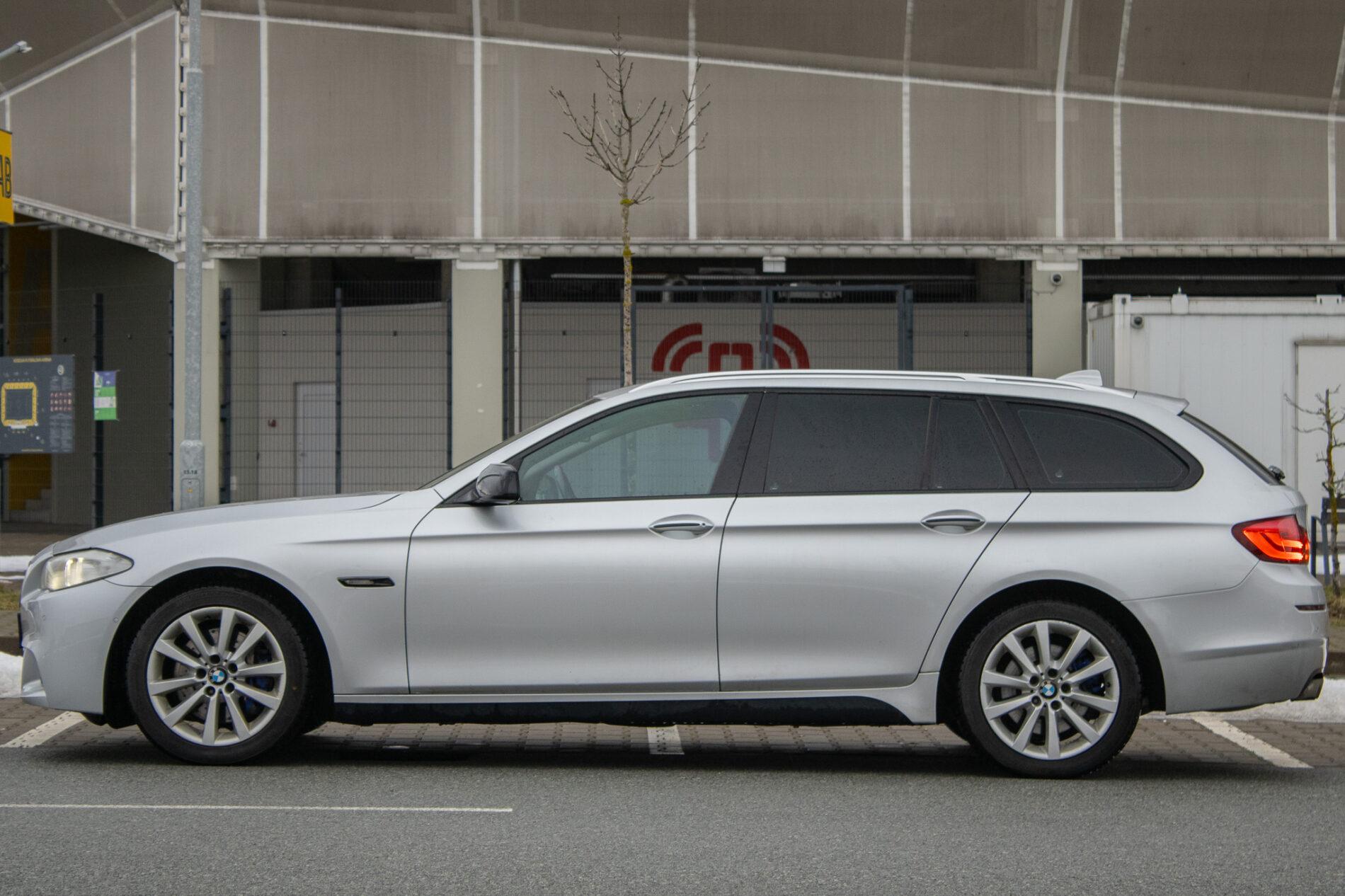 2012 BMW 530d, strieborná kombi, 269 675 km