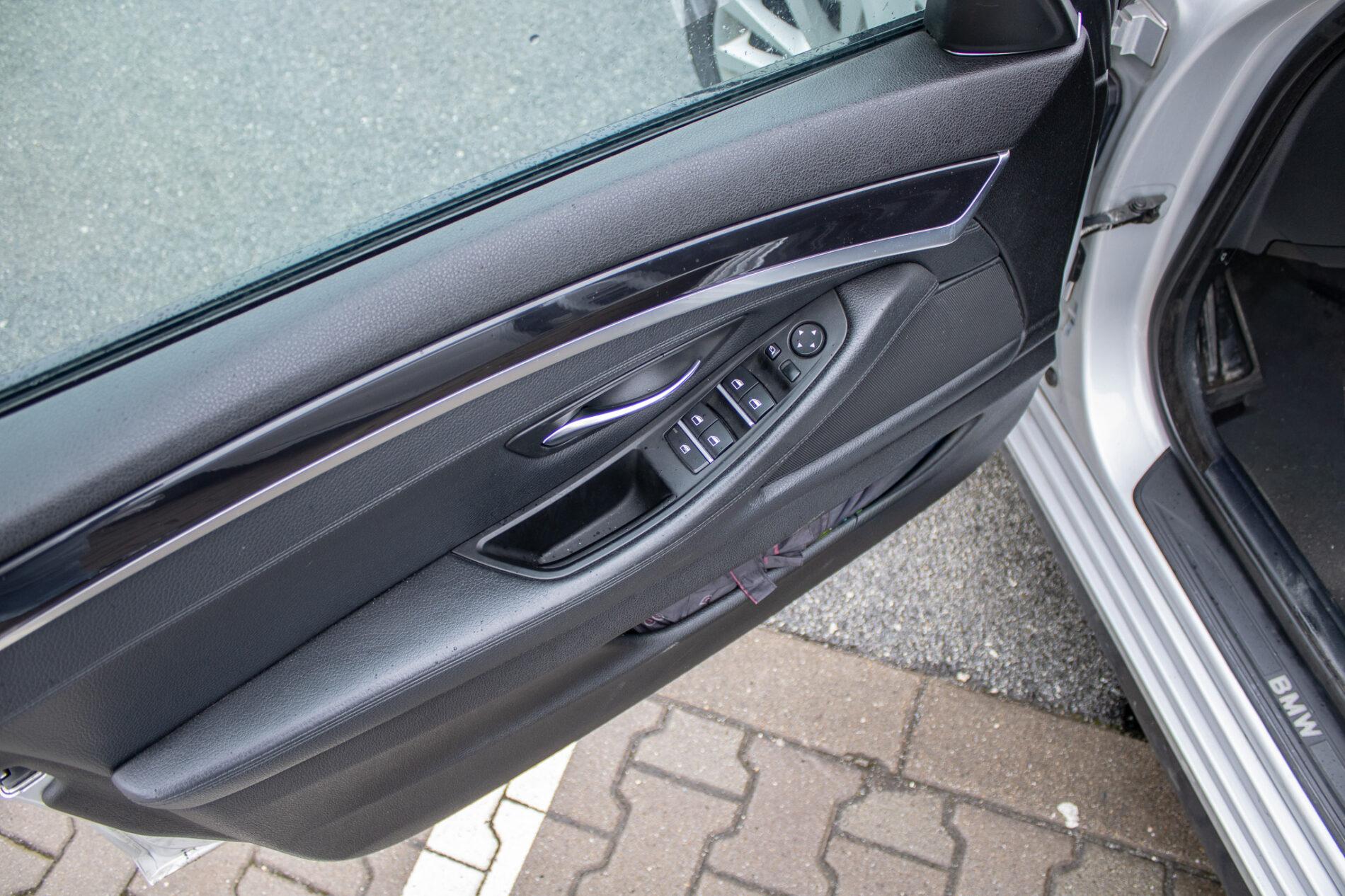 2012 BMW 530d, strieborná kombi, 269 675 km