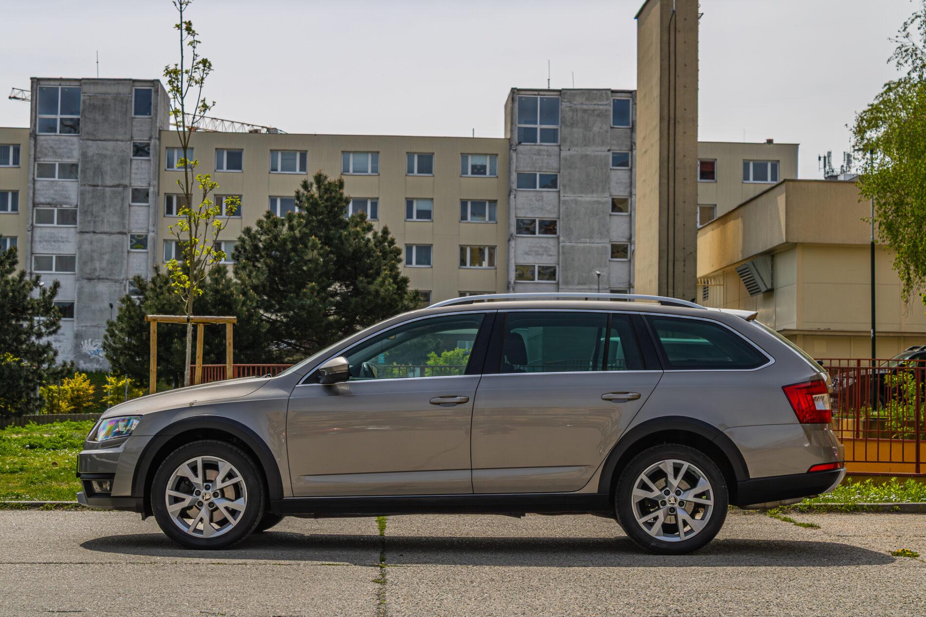 2016 Skoda Octavia RS, hnedá kombi, 228 663 km